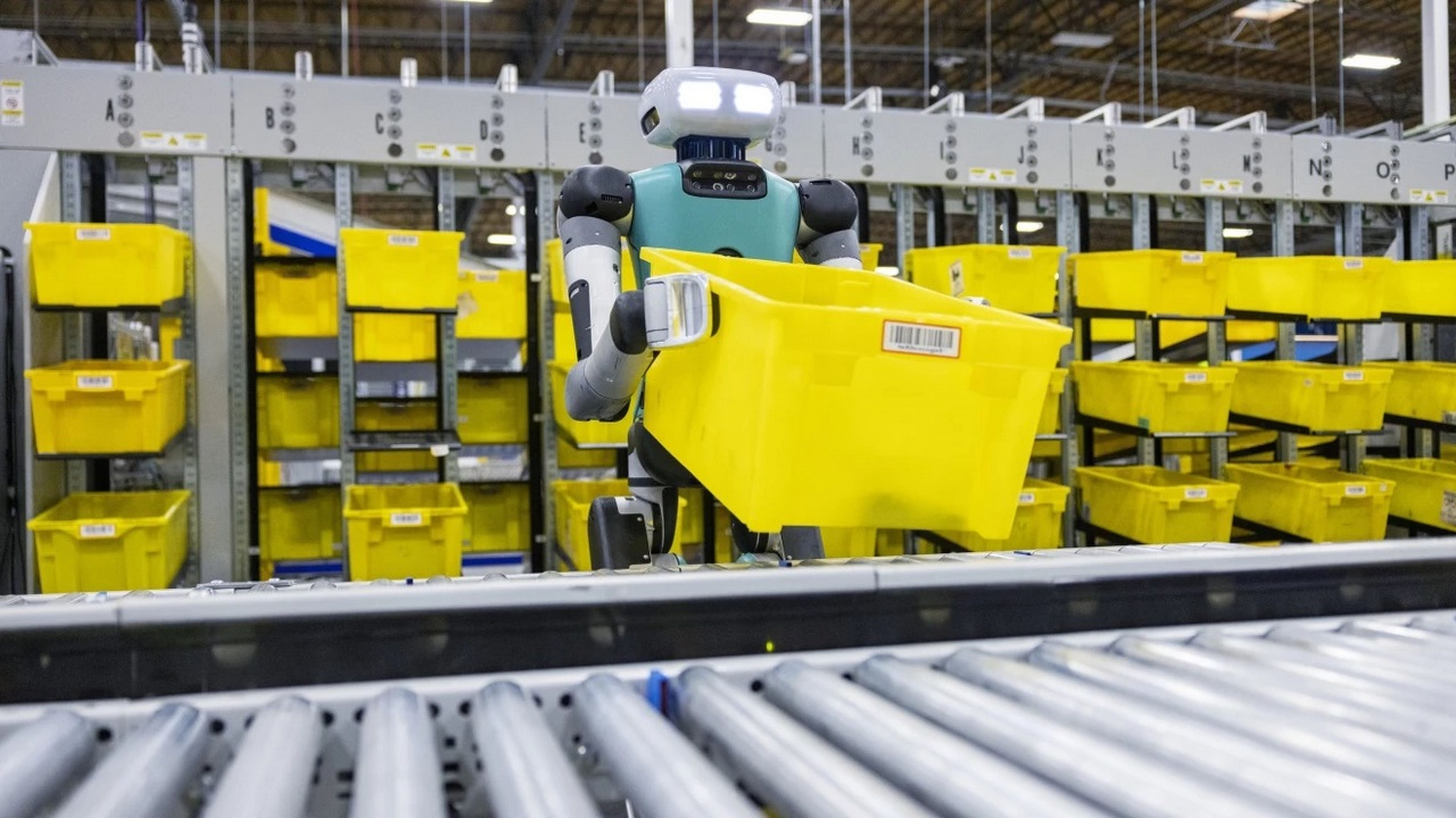 Amazon ya tiene a robots humanoides clasificando paquetes en sus almacenes