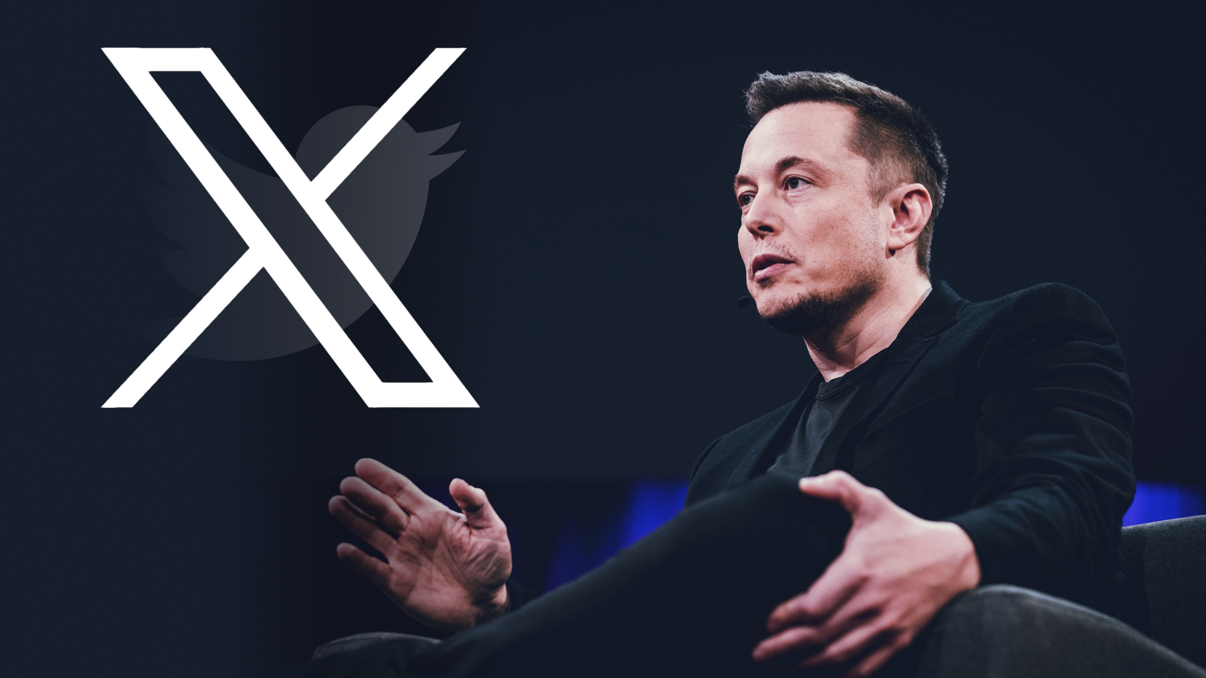 Elon Musk sentado junto a los logos de Twitter y X