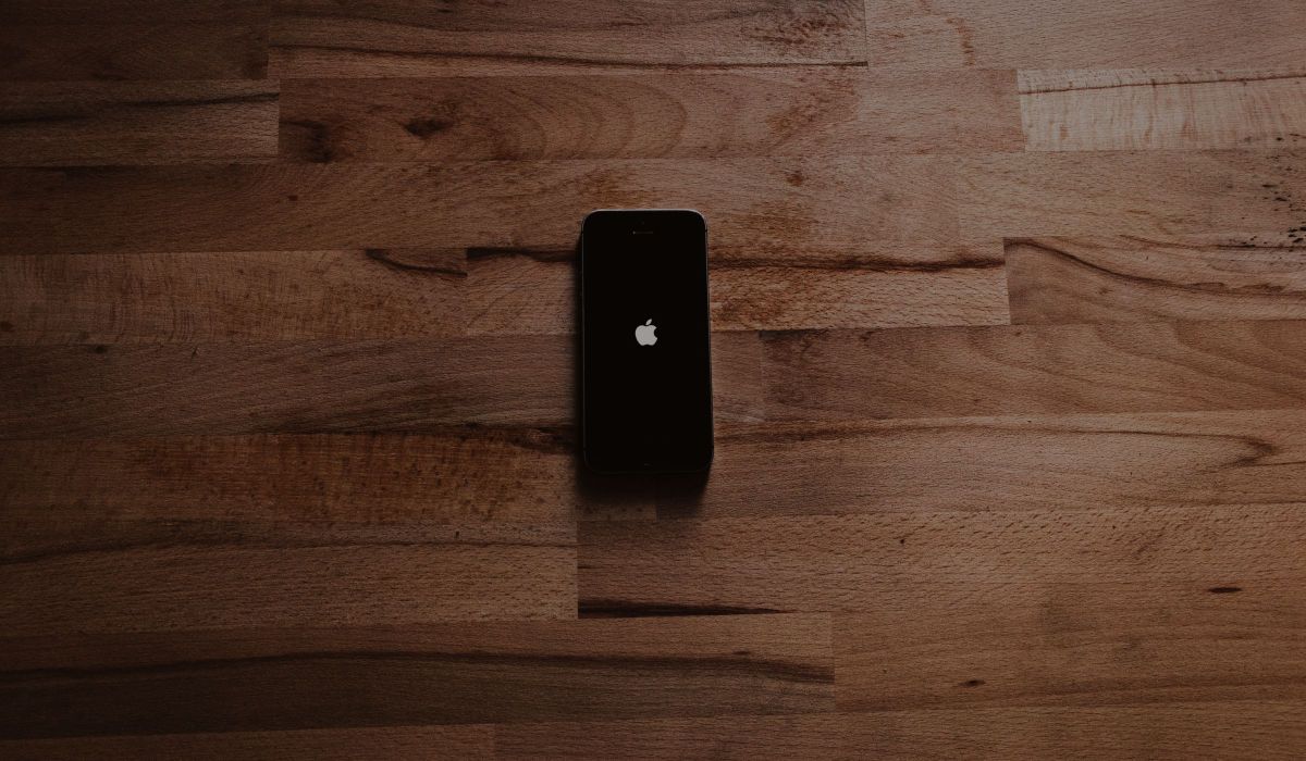 The Mysterious Case Of IPhones That Turn Off By Themselves At Night