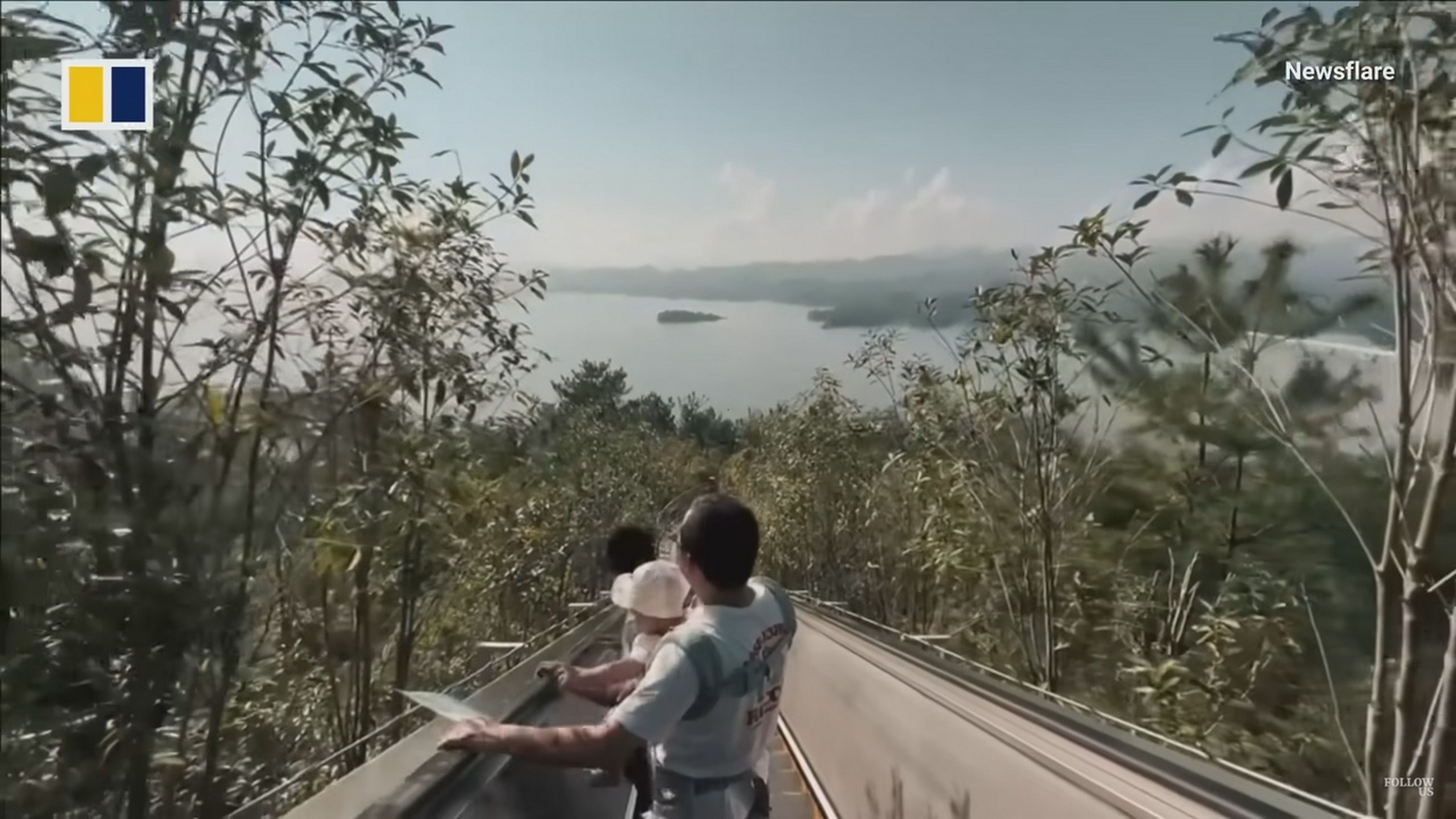 China la lía al poner una escalera automática de 350 metros para subir una montaña