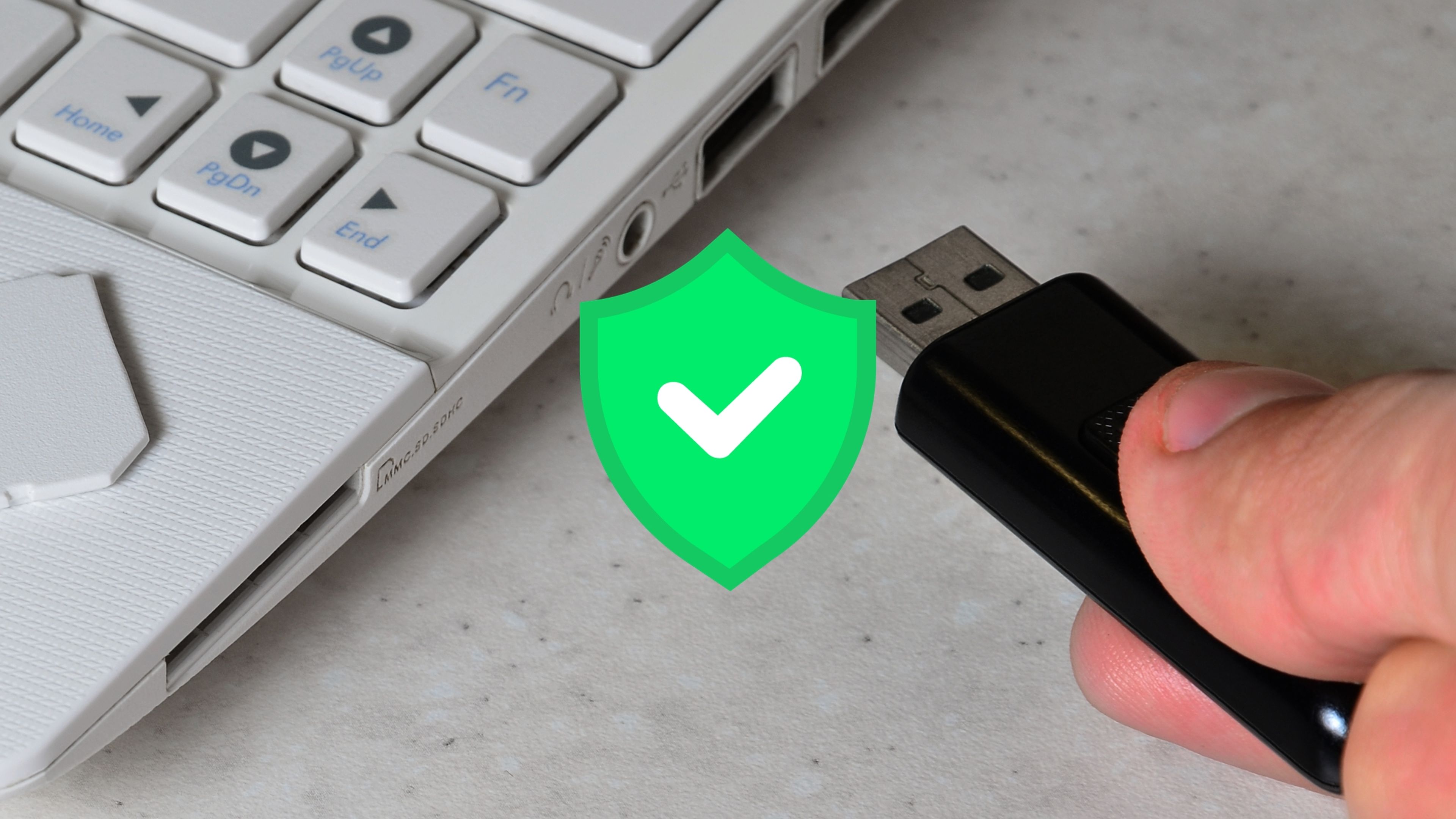 Cómo convertir una memoria USB vieja en un candado o llave de seguridad para tu portátil