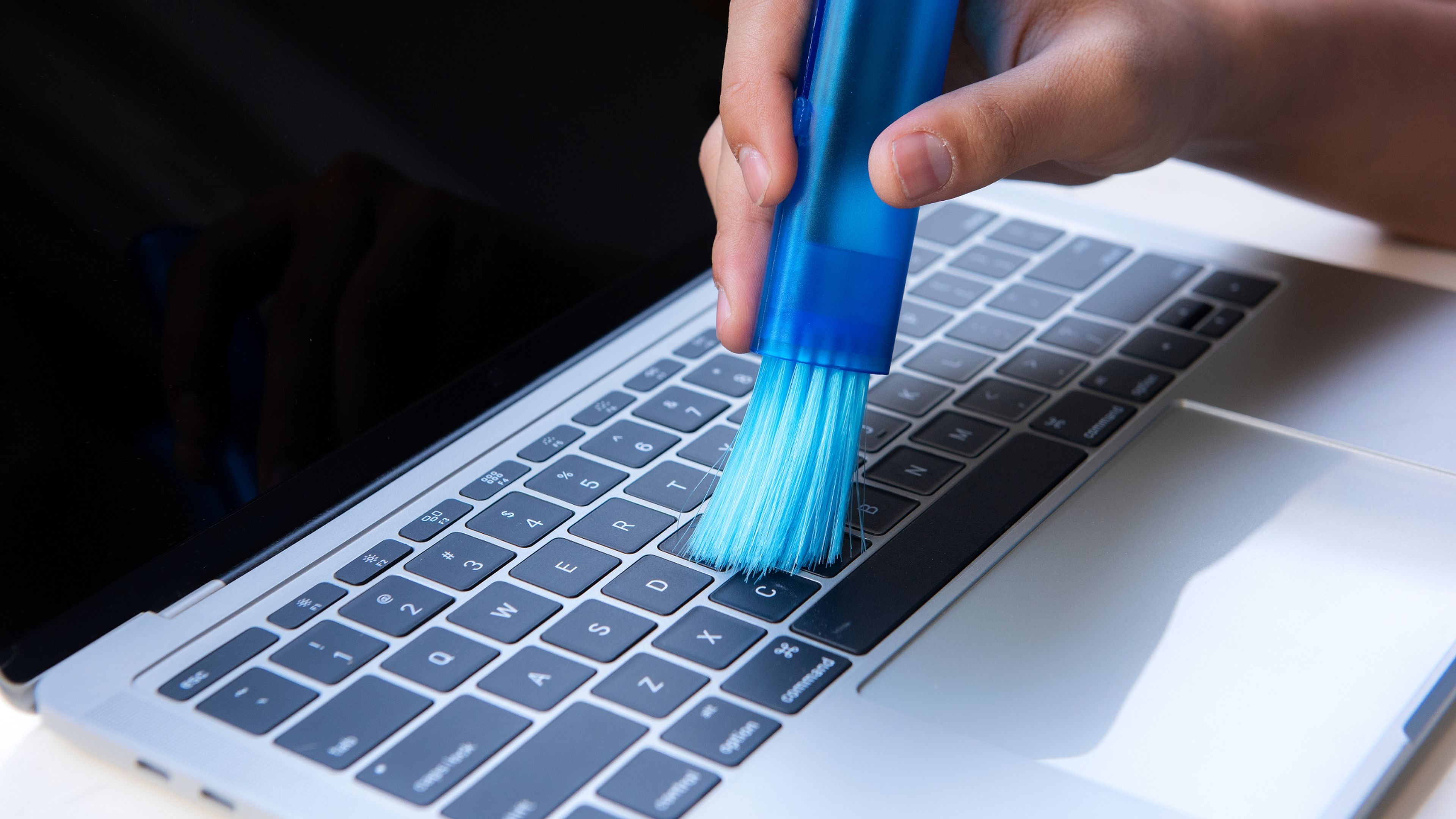 Cómo limpiar el teclado del portátil sin poner en riesgo tu ordenador