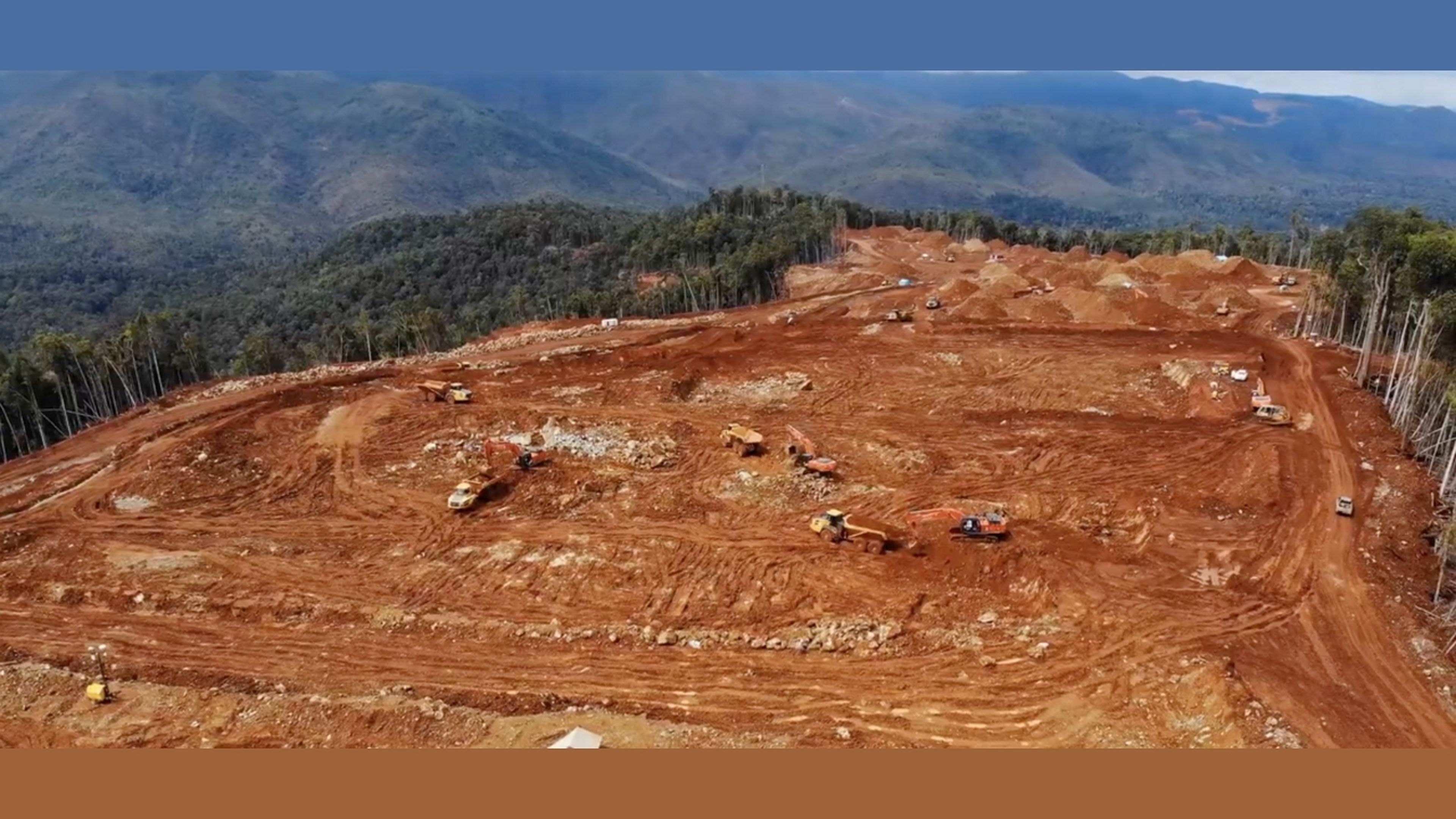 Un desgarrador vídeo muestra a una tribu no contactada enfrentándose a un bulldozer que destruye su bosque