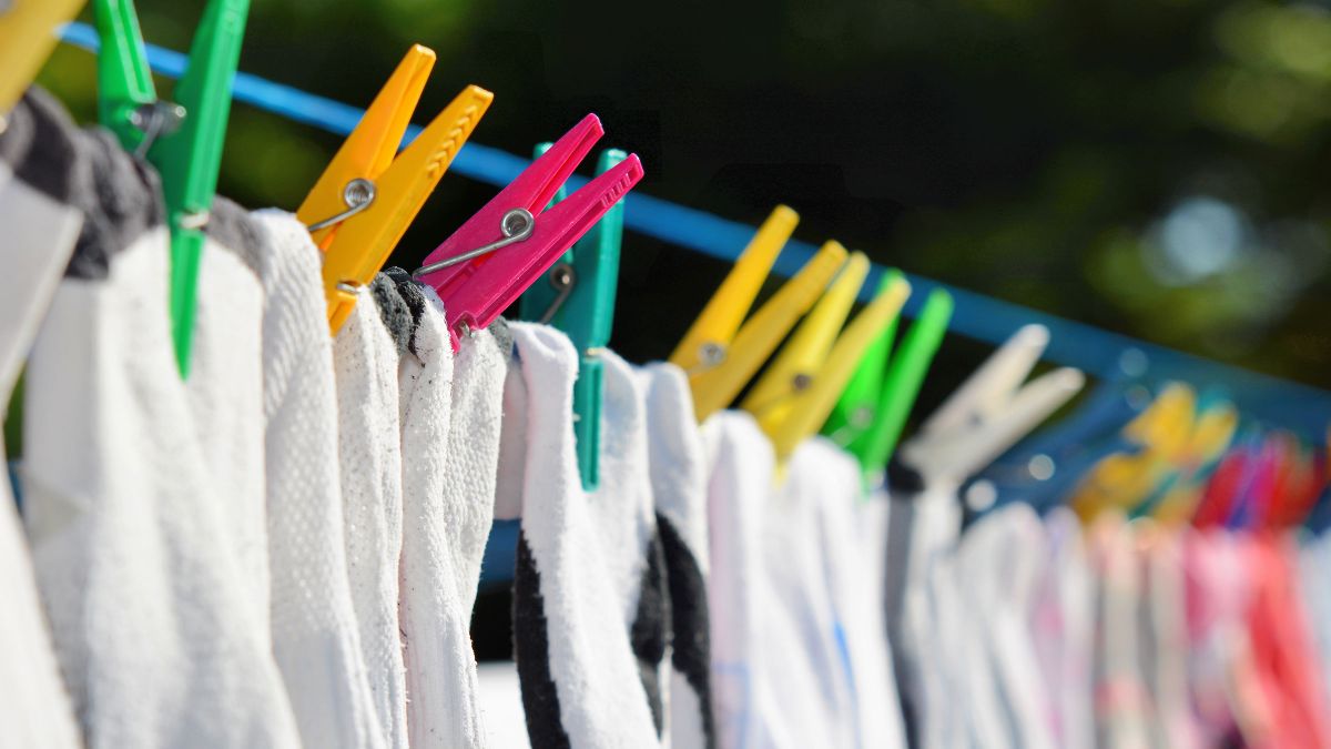 The great viral Japanese towel trick to dry clothes inside the house in