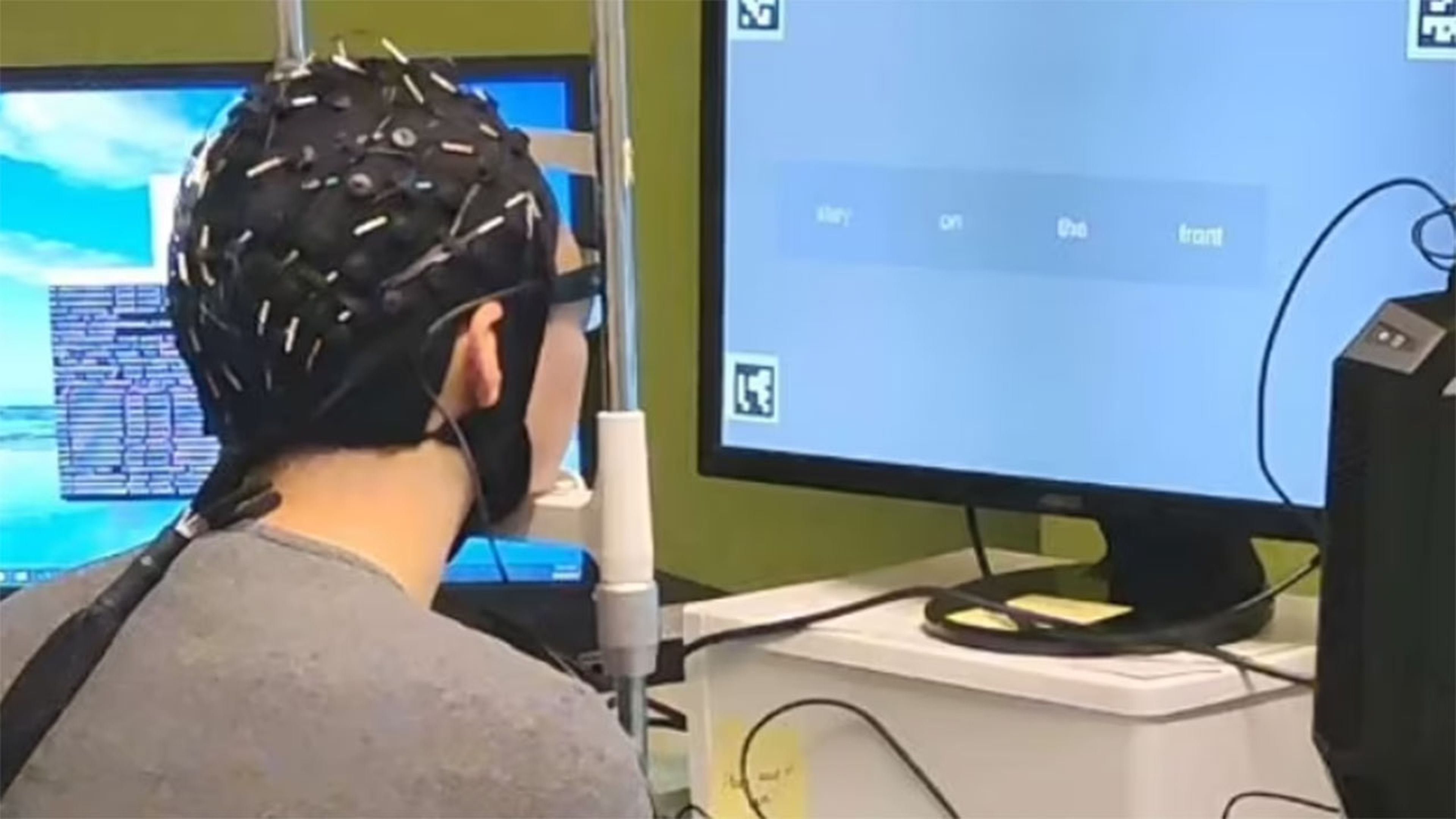 Crean el primer casco para leer la mente capaz de traducir las ondas cerebrales en palabras
