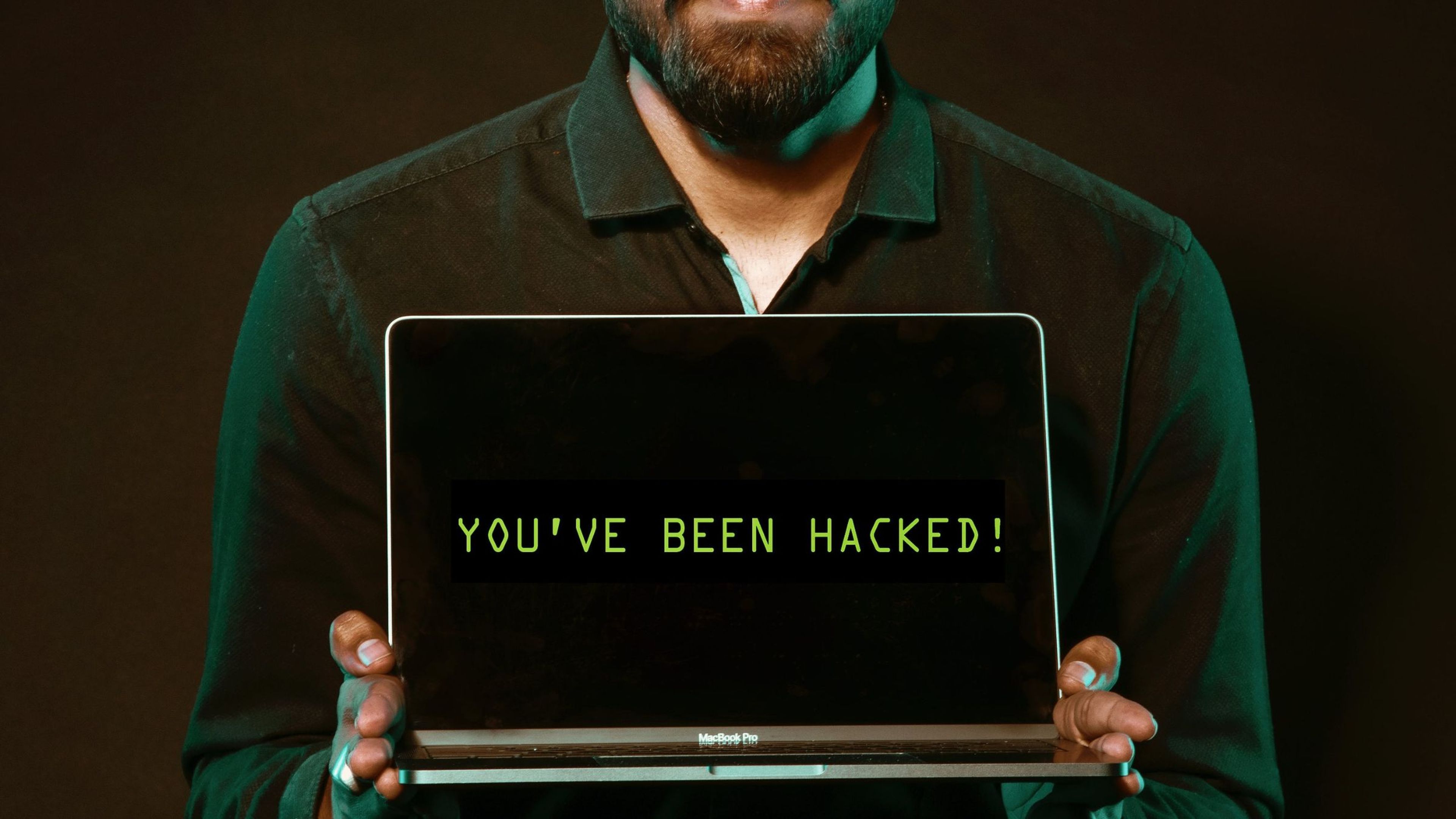 Esta hacker te enseña a detectar si un ciberdelincuente ha entrado a tu teléfono en segundos