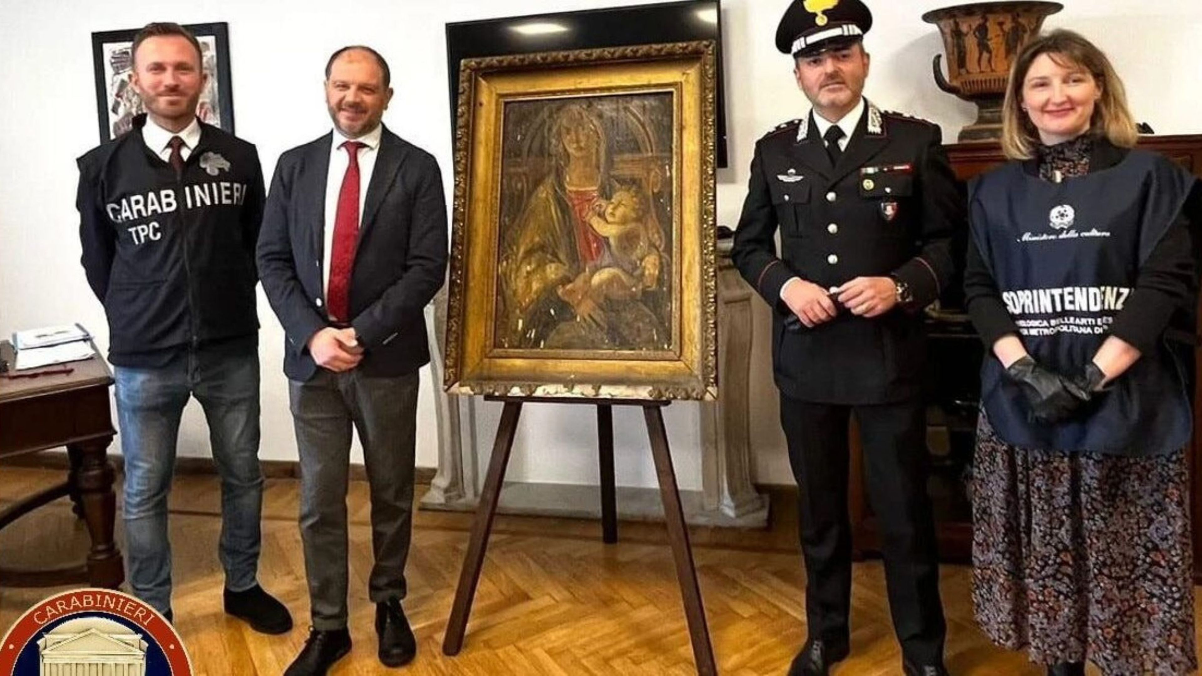Los Carabinieri Tutela Patrimonio Culturale (Carabinieri para la Protección de Bienes Culturales).