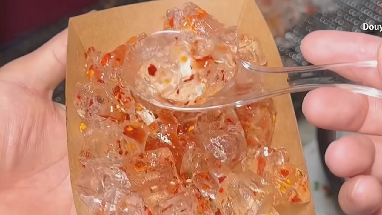 Vendedor chino cocina deliciosa comida callejera al aire libre generada por  ia