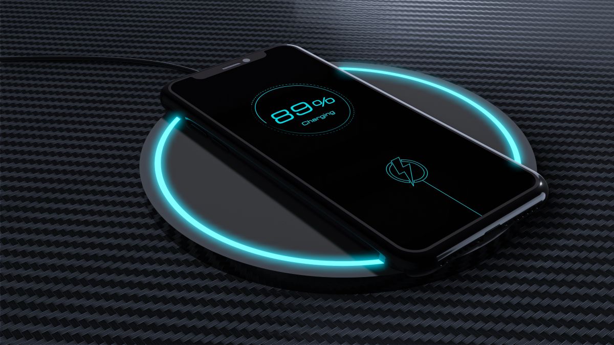What is Qi 2.0 and what new features does it bring to wireless charging
