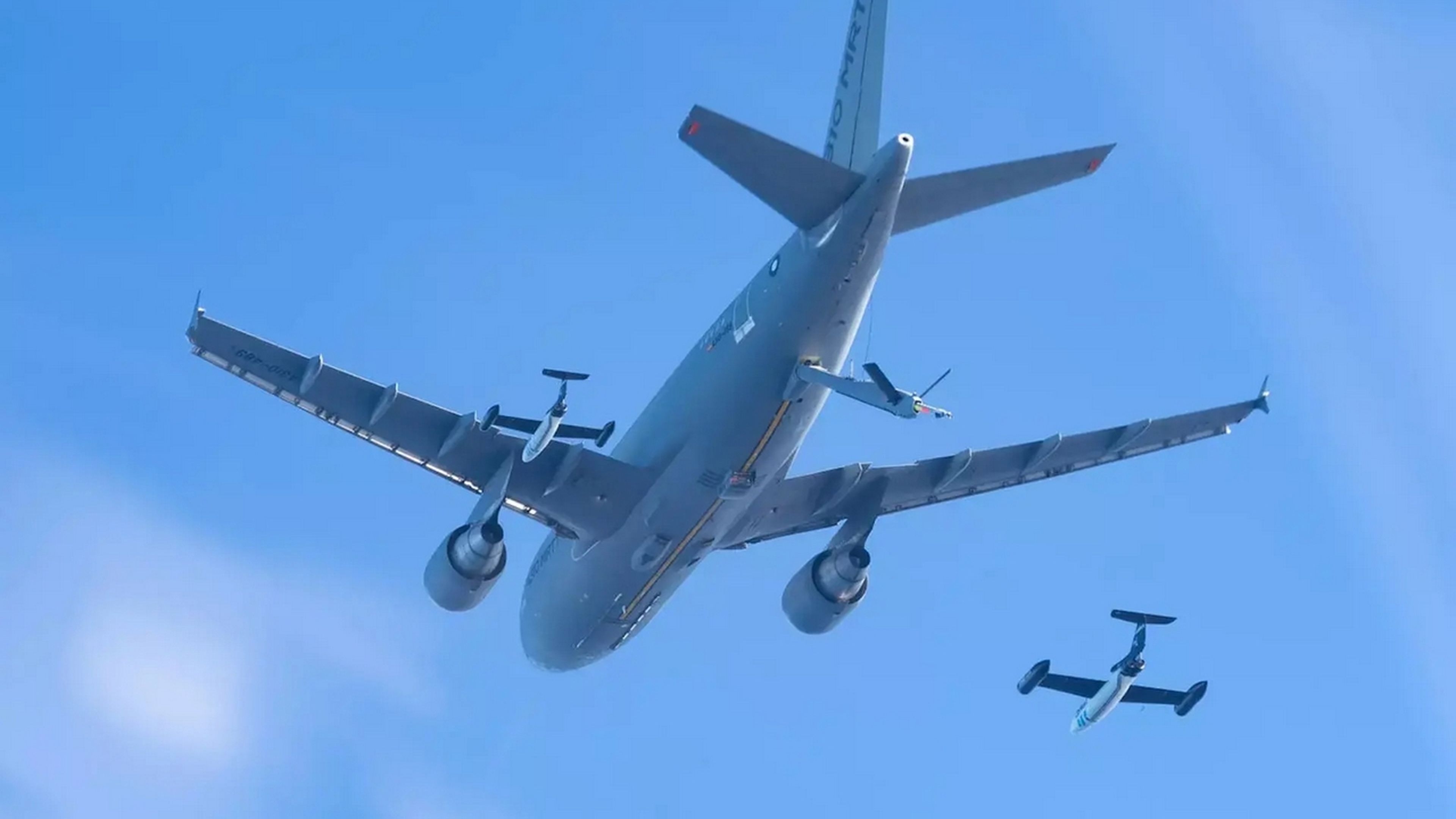 Â¿La vuelta al mundo en aviÃ³n sin aterrizar? Los drones autÃ³nomos de Airbus que repostan combustible a los aviones en el aire