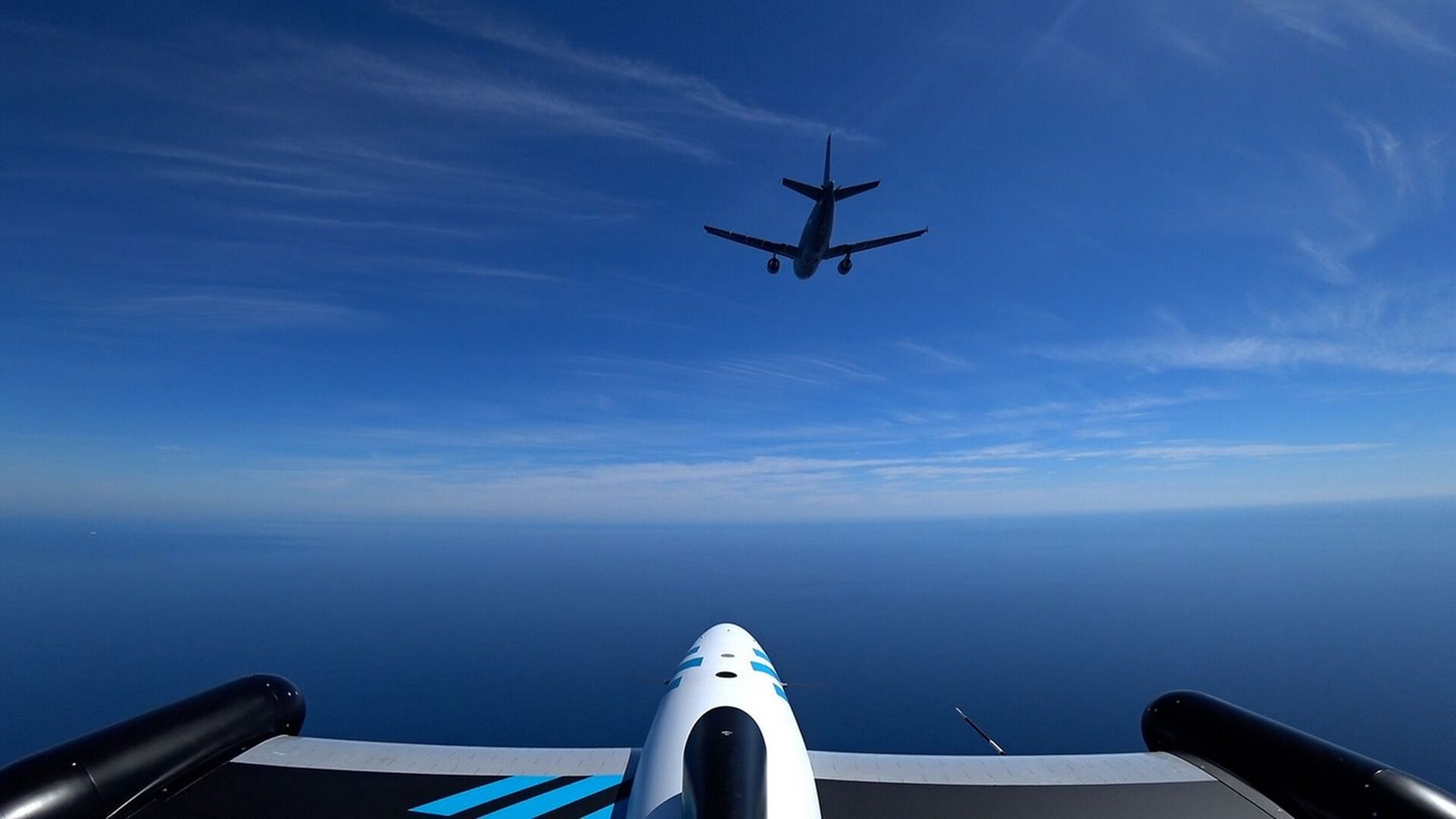 ¿La vuelta al mundo en avión sin aterrizar? Una IA de Airbus reposta combustible a los aviones en el aire