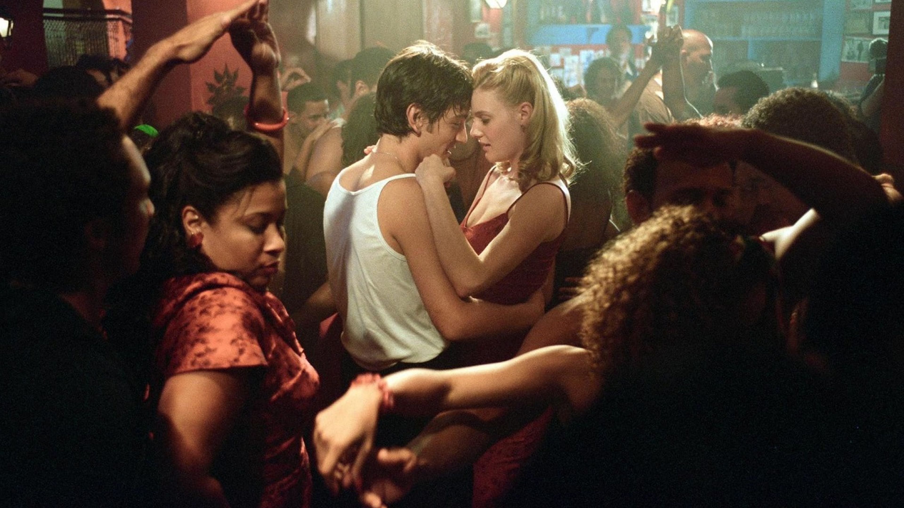 Познакомилась с двумя парнями. Грязные танцы 2: Гаванские ночи (2004). Грязные танцы 2 Гаванские ночи. Диего Луна грязные танцы.