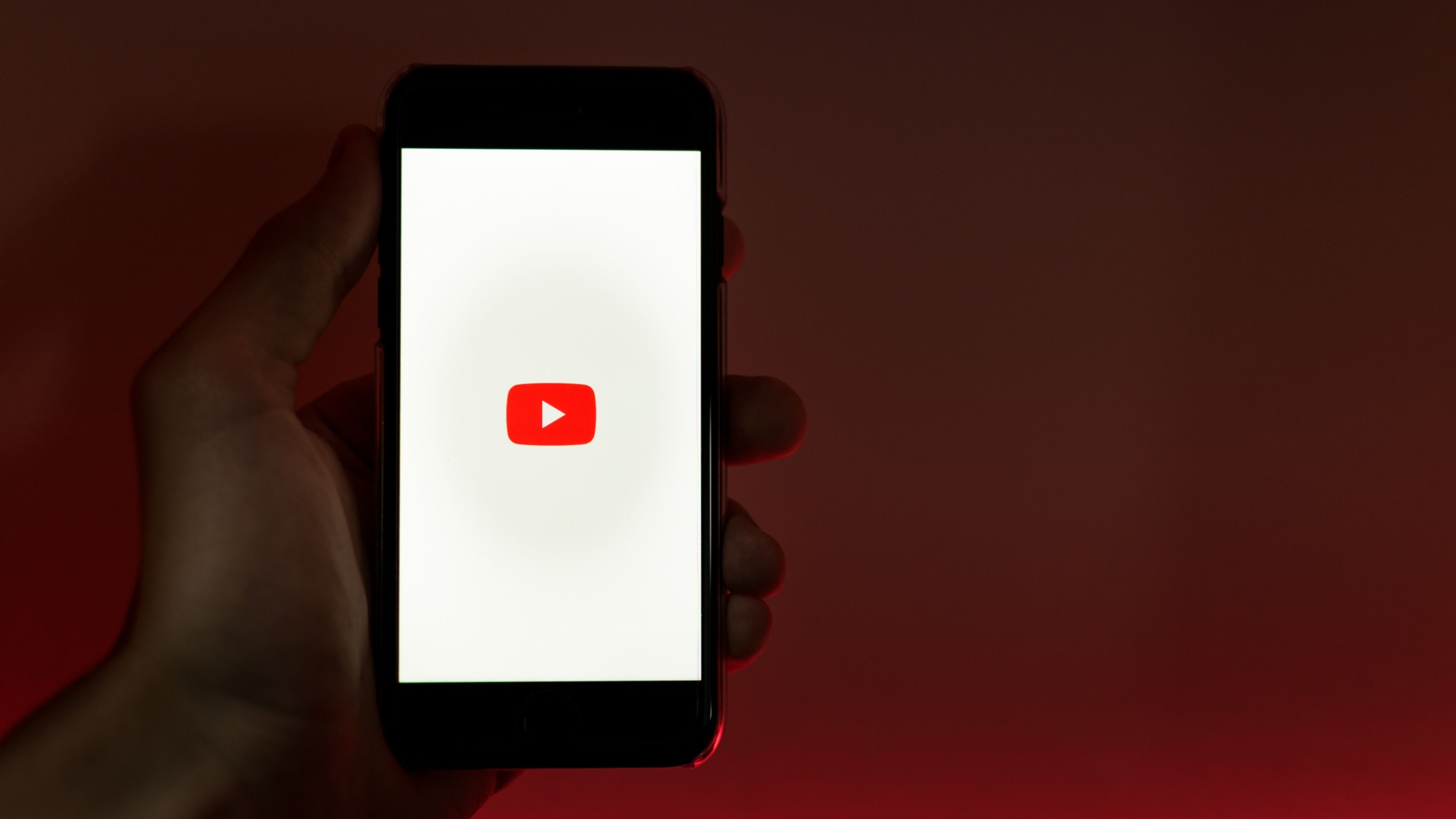 Cómo escuchar música y vídeos de YouTube con la pantalla del móvil apagada