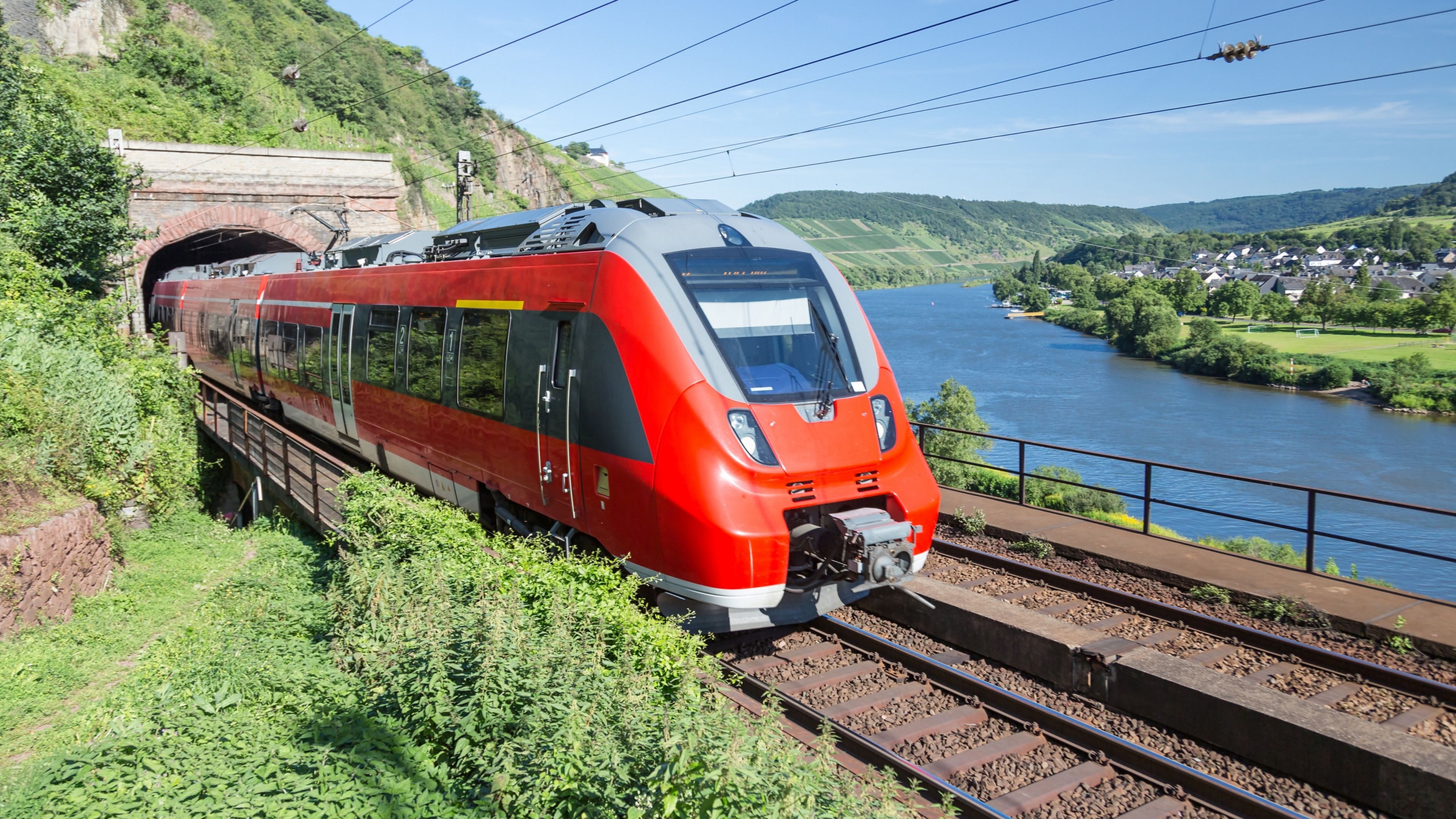 Una compañía ferroviaria alemana busca experto en MS-DOS y Windows 3.1 para que gestione el software de sus trenes