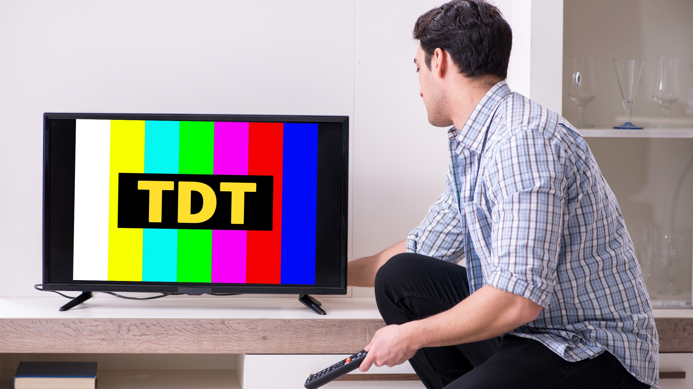 NUEVA TDT  ¿Qué hay que hacer para ver la televisión en HD? Así tienes que  resintonizar tu televisor tras el apagón de la TDT