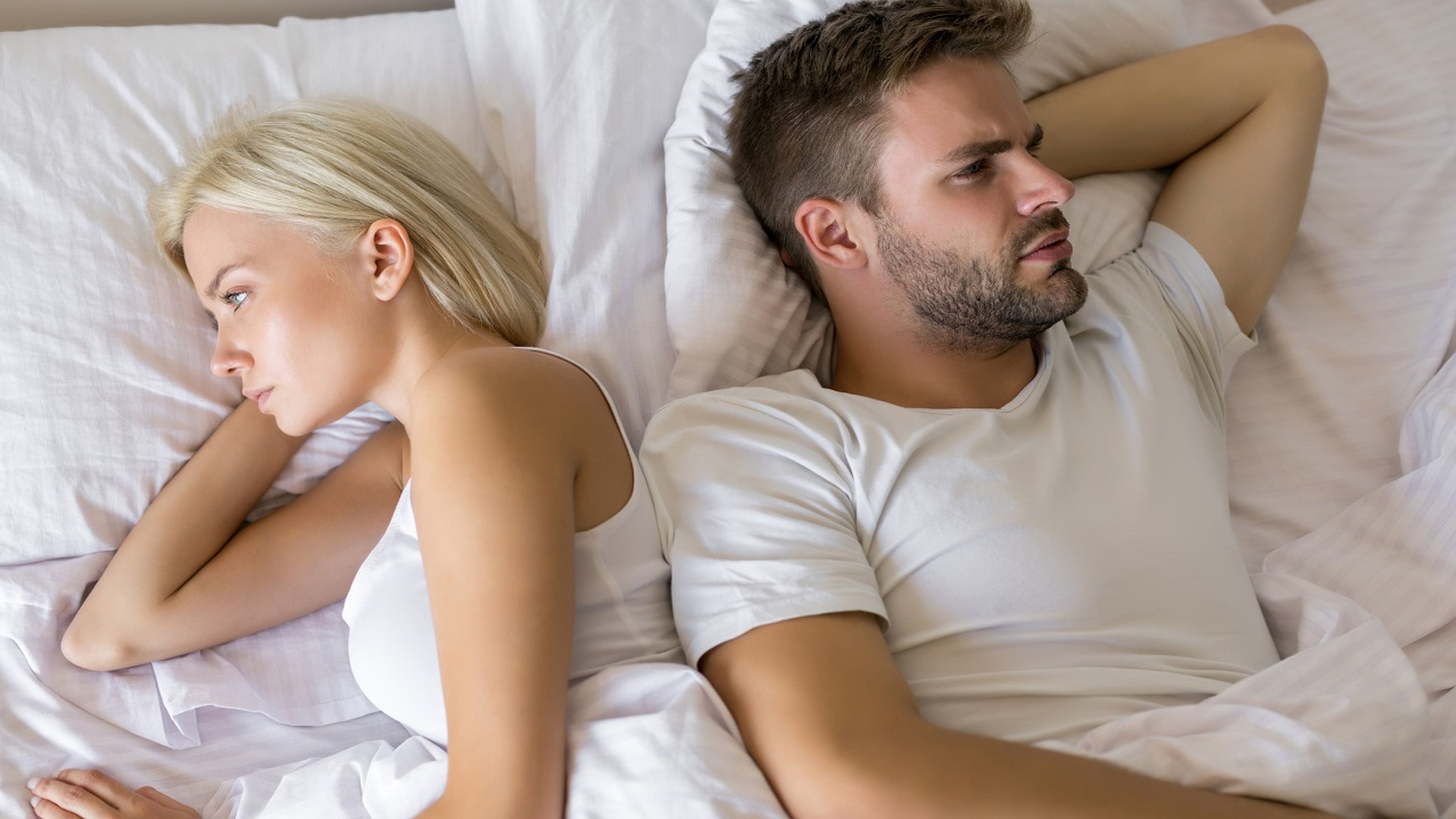 Por qué dormir en pareja podría ser malo para tu descanso, según la ciencia