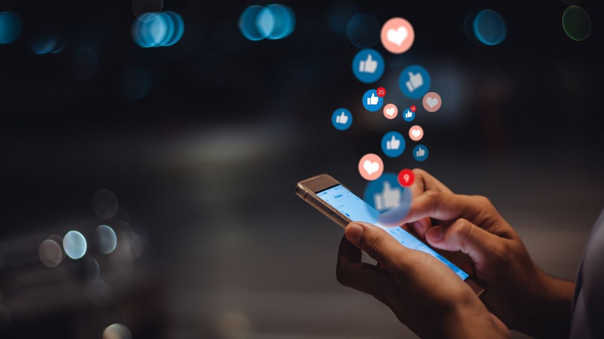 Love bombing these are the toxic relationships that flood social