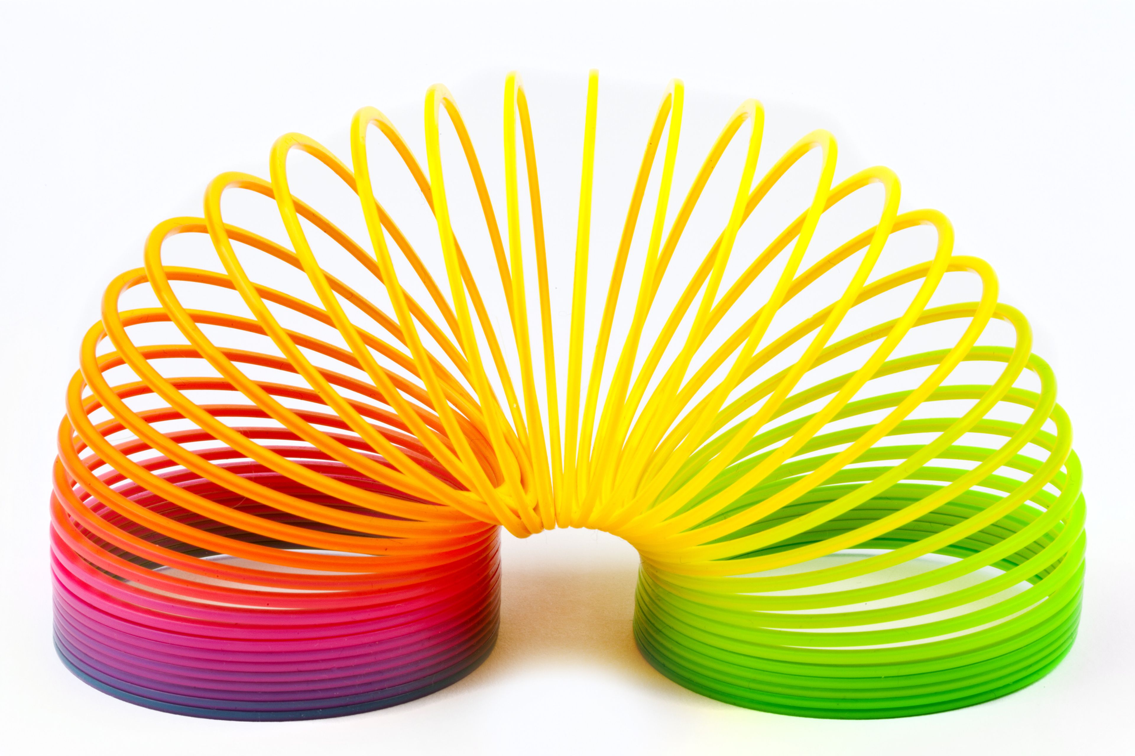Historia del muelle Slinky, el juguete millonario que nació por accidente
