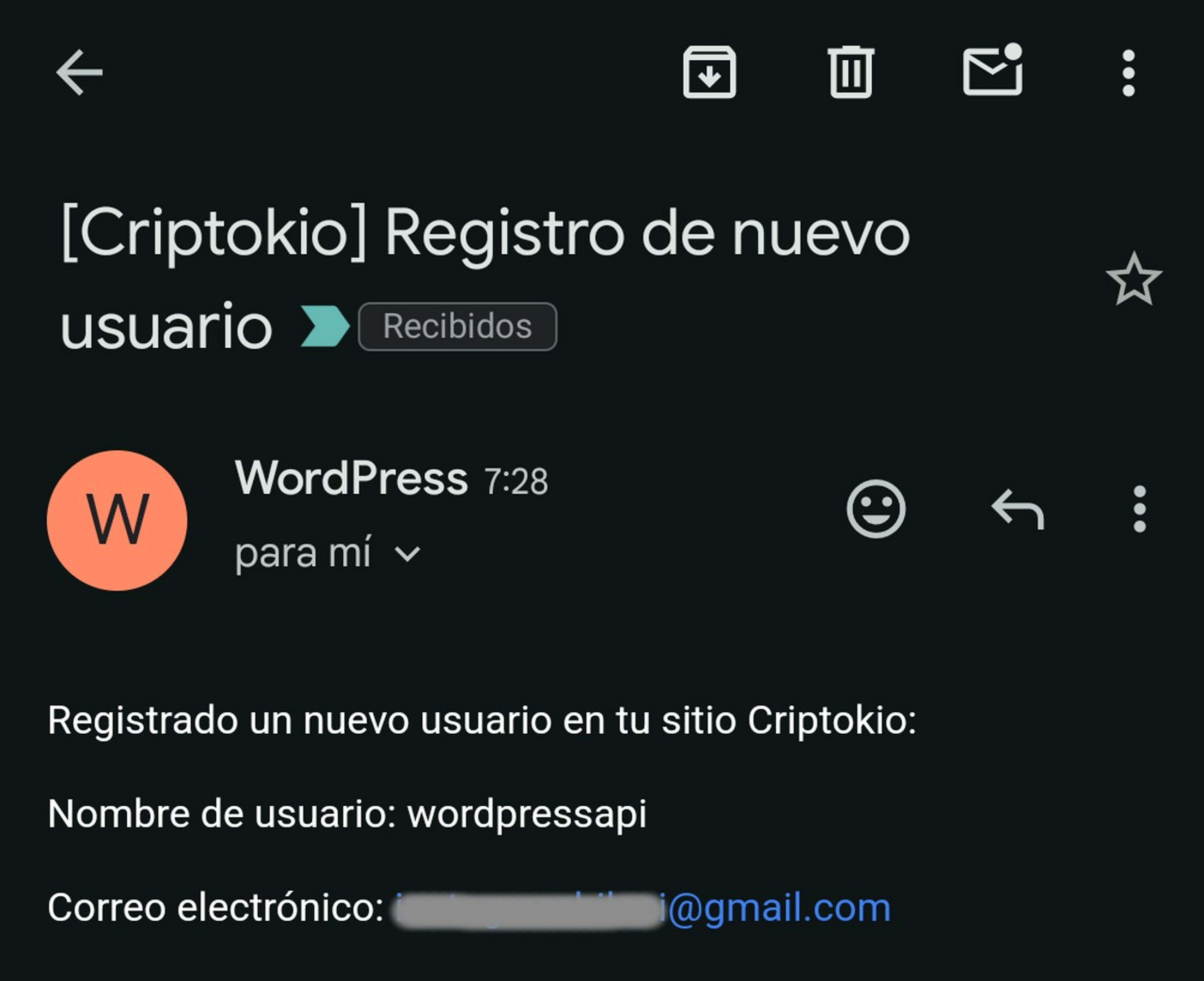 El correo que recibo alertándome de que alguien se ha registrado como nuevo usuario en mi WordPress.