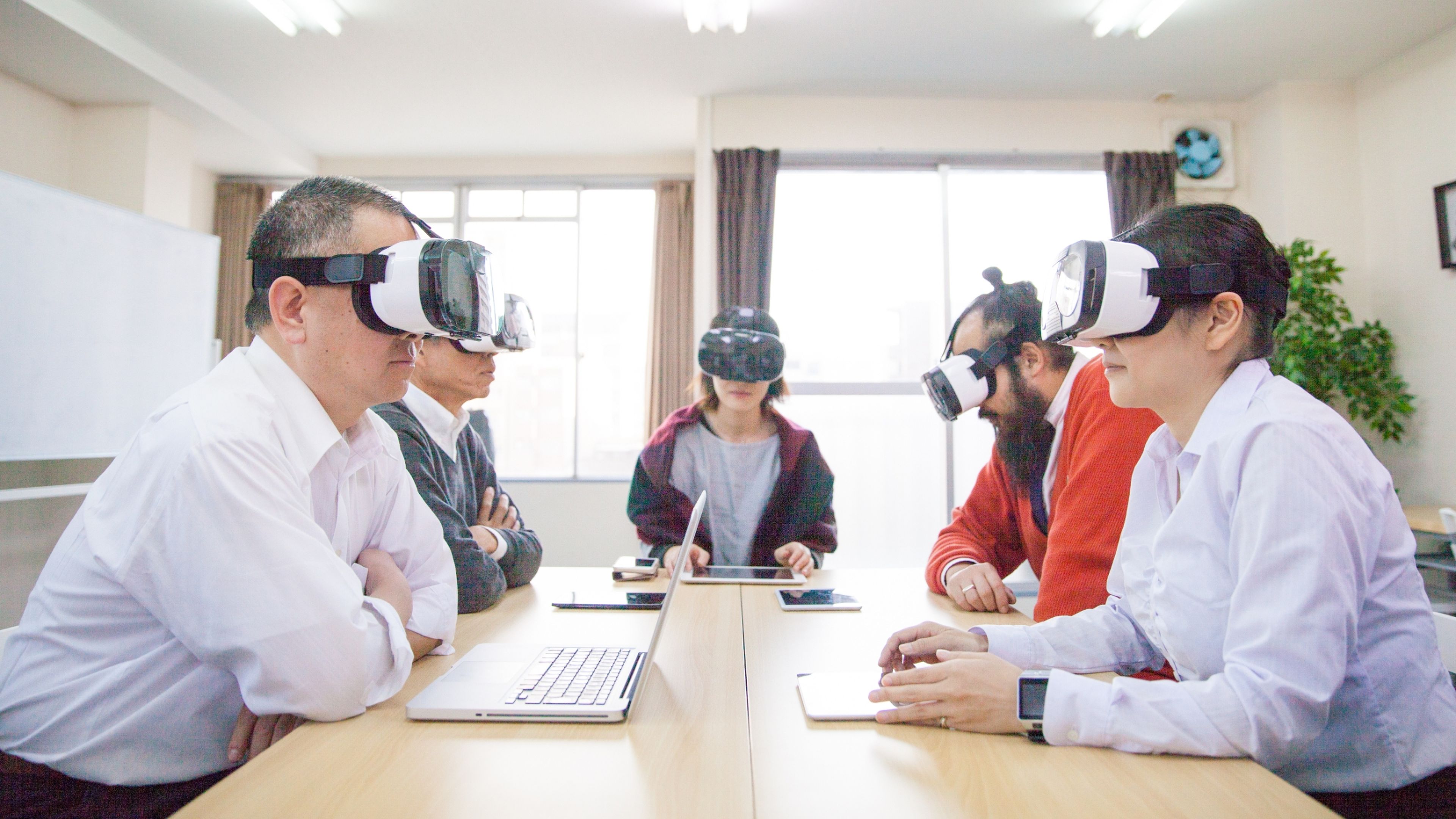 Cómo aprovechar al máximo la realidad virtual en tu trabajo: 6 consejos que deberías seguir