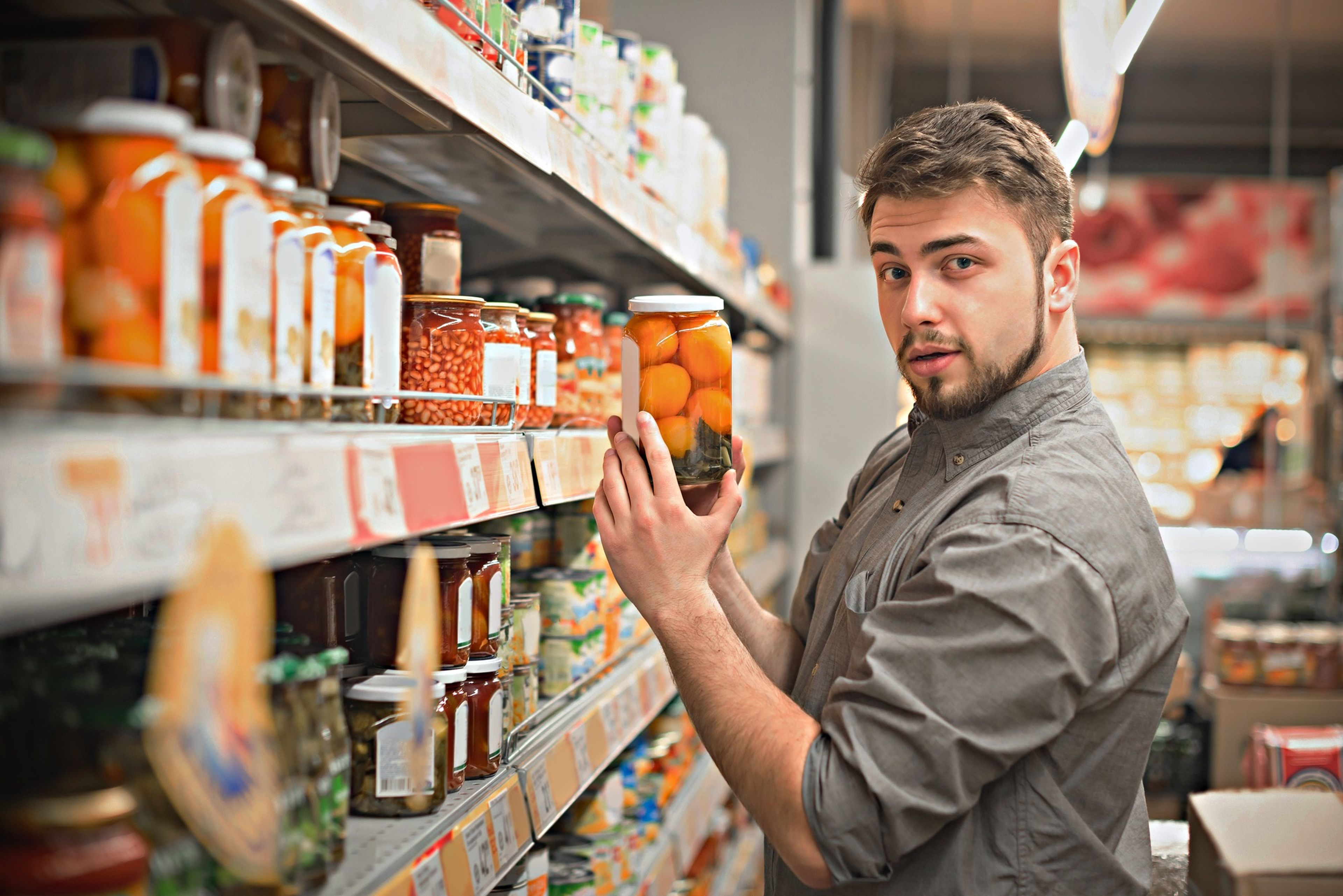 Cómo comprar más barato en el supermercado según un argentino