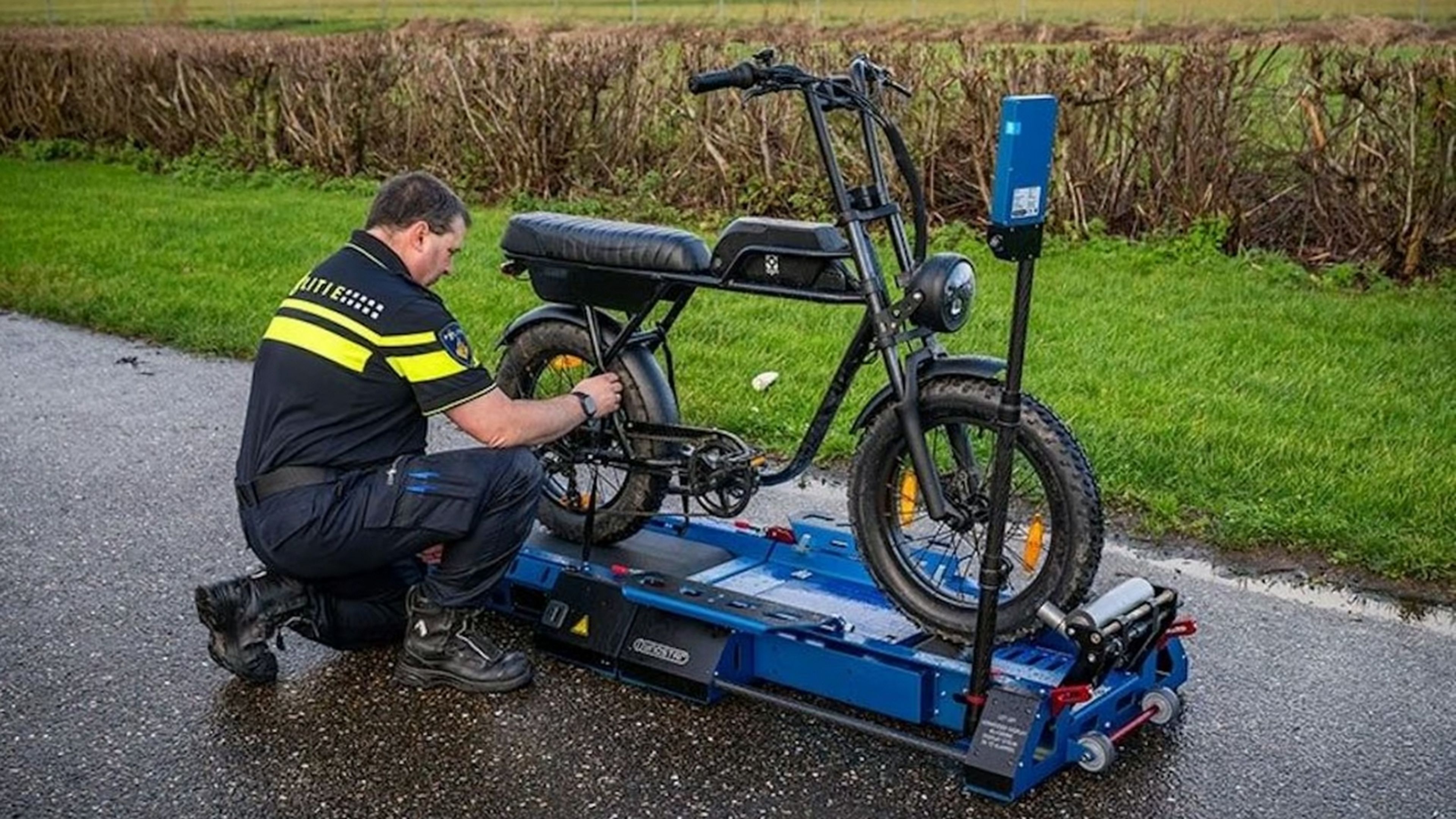 Cuidado si tienes una bicicleta eléctrica trucada: la policía tiene un nuevo arma secreta para pillarlas