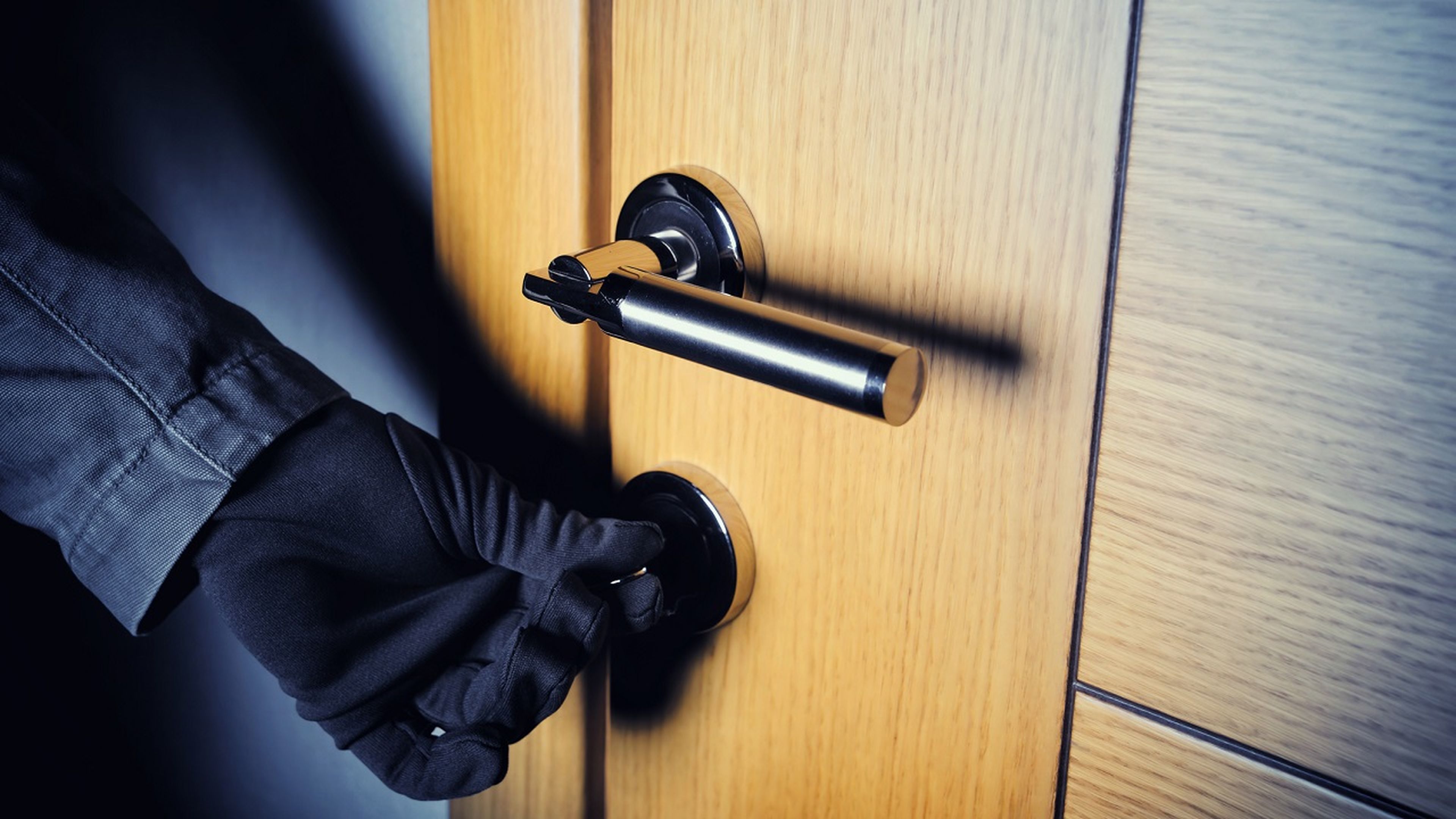 La Policía advierte: así es el último truco de los ladrones para saber si estás en casa