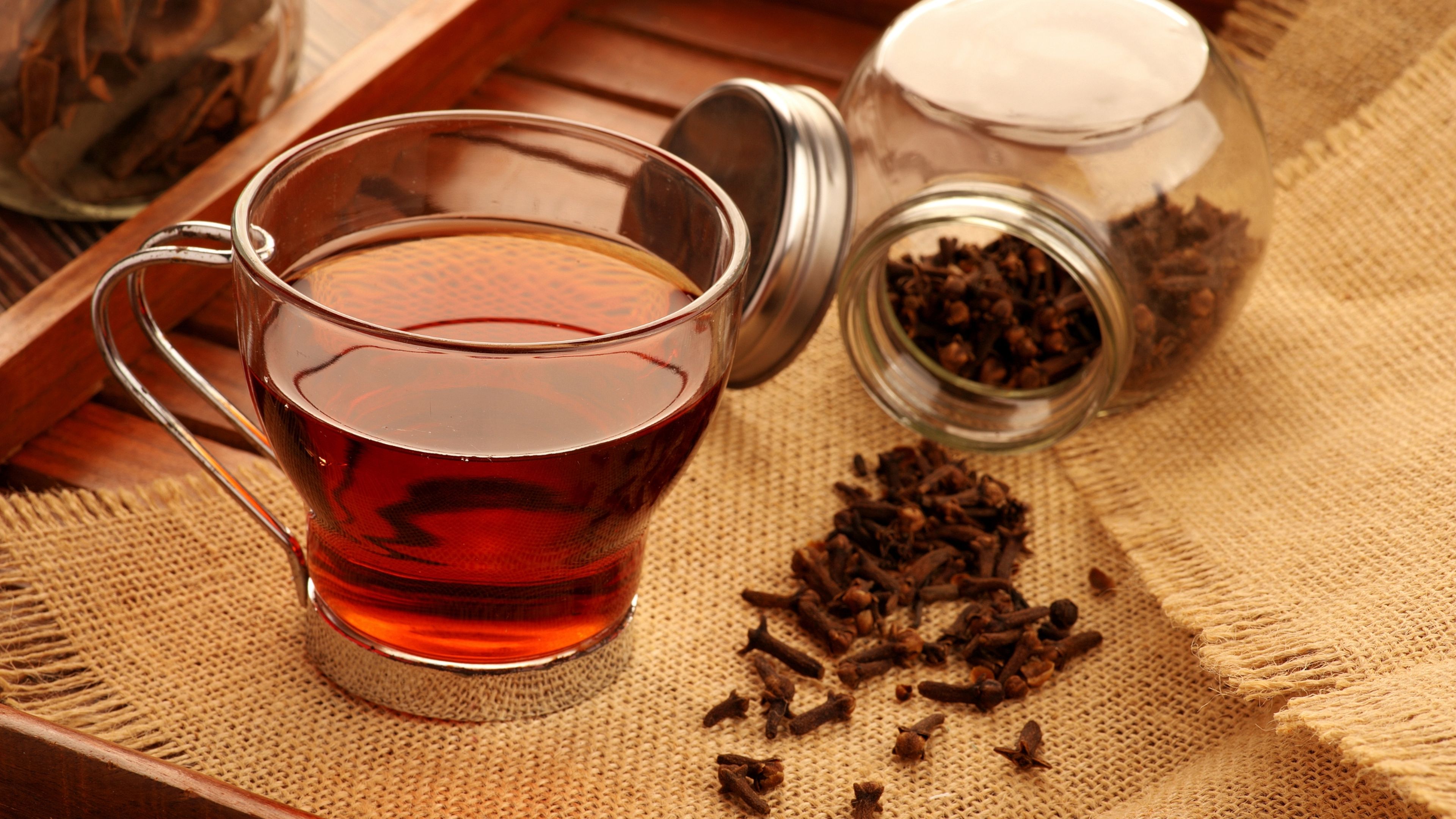 El té de clavo de olor tiene beneficios sorprendentes: así puedes prepararlo
