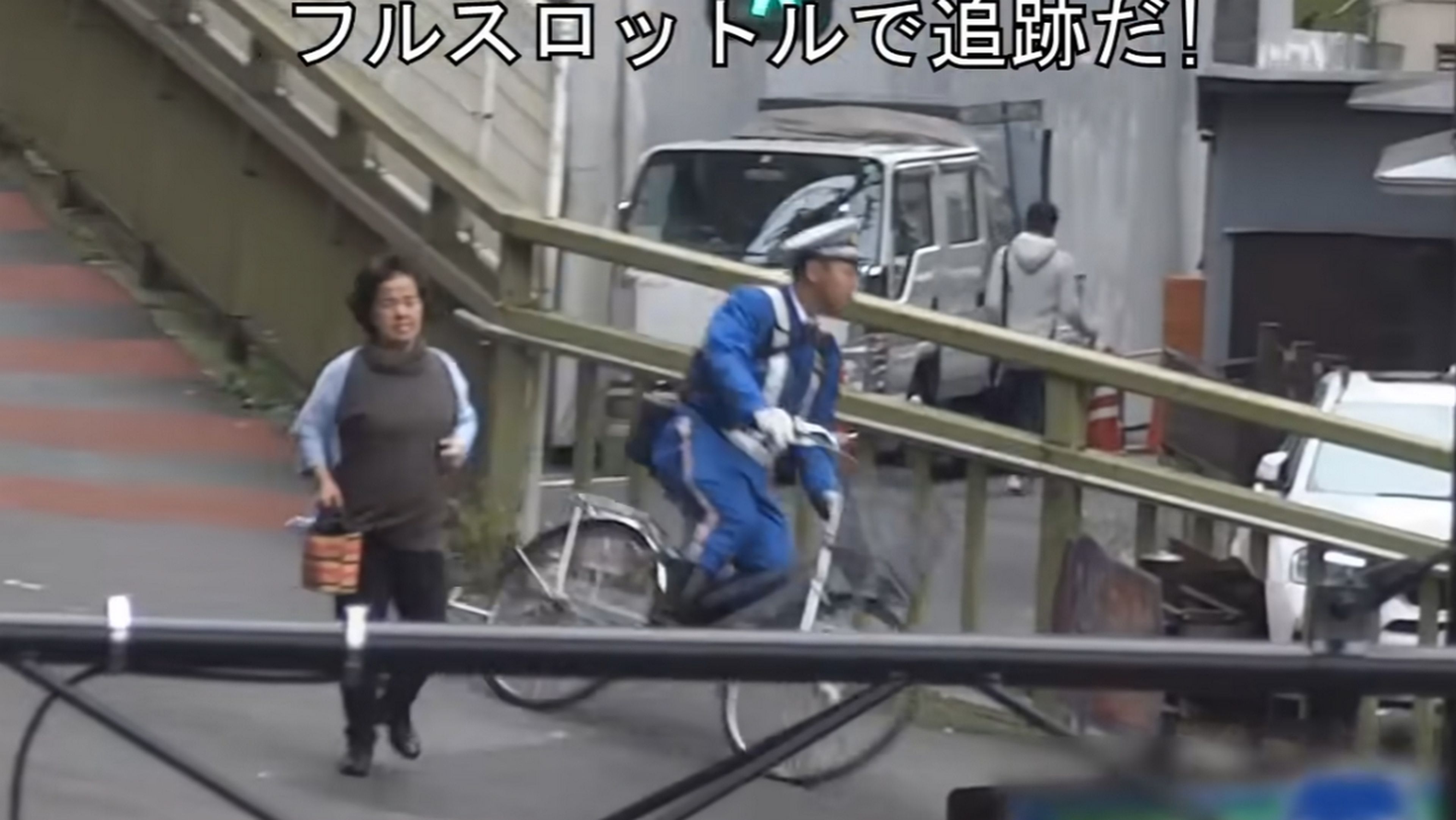 El vídeo viral del policía en bicicleta persiguiendo a un Lamborghini para ponerle una multa