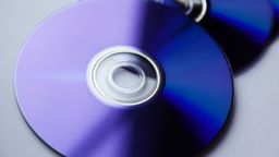 ¿Vuelven los discos? Crean un DVD de 100 TB compatible con los lectores actuales
