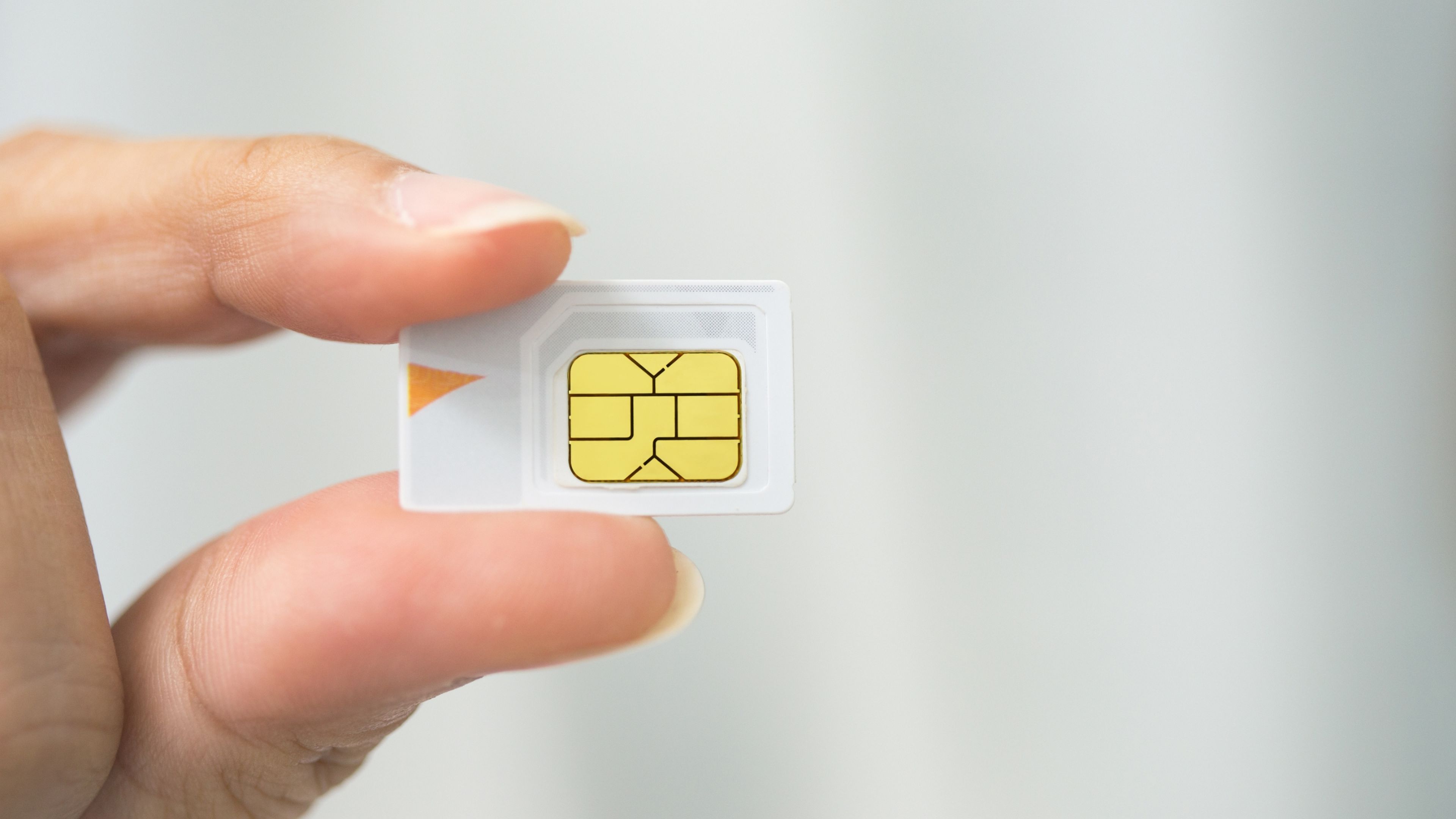 Cómo cambiar el número PIN de la tarjeta SIM del móvil en un móvil Android o iPhone