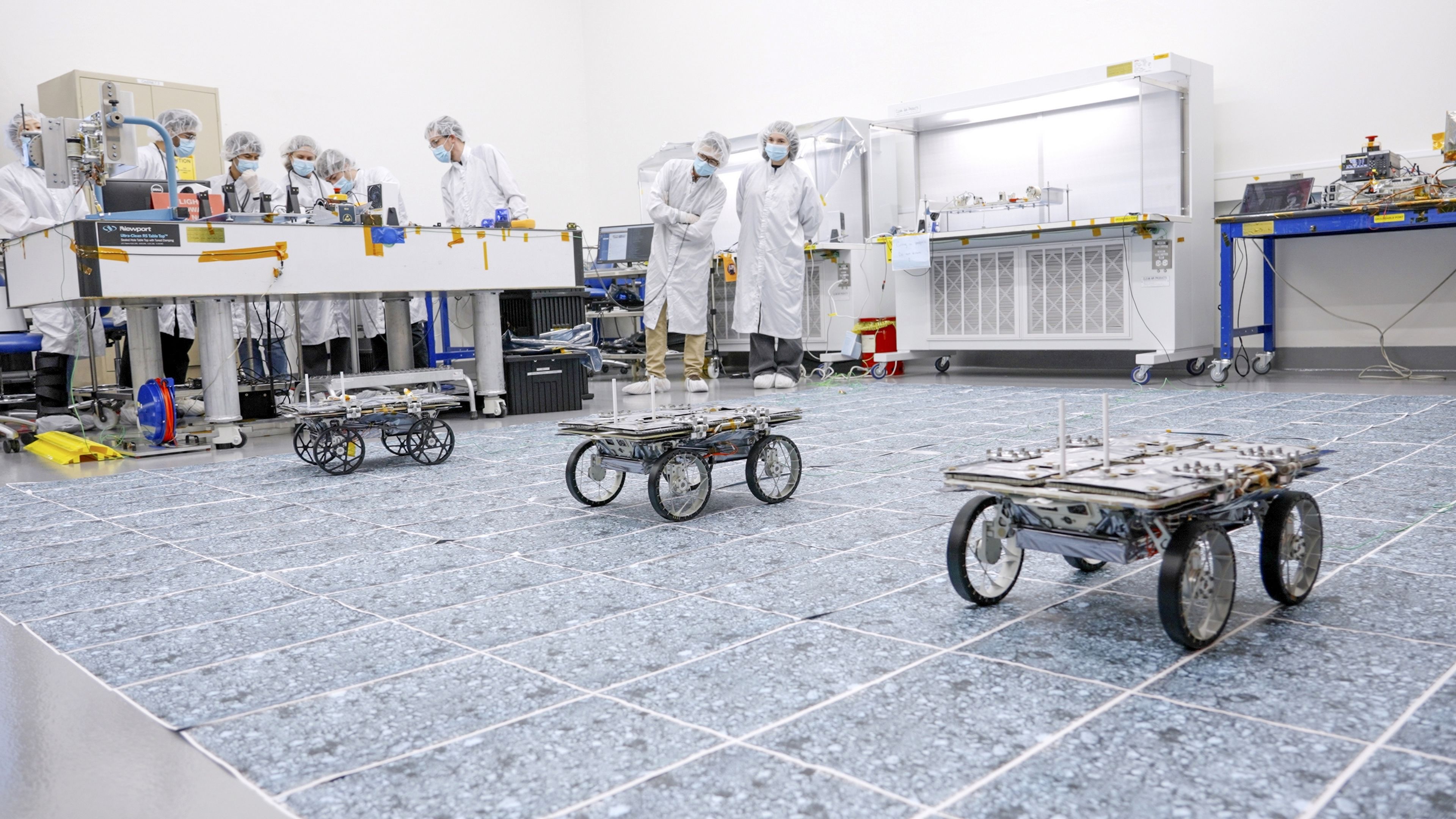 La NASA ya tiene listos los tres mini rover autónomos que van a trabajar juntos en la Luna