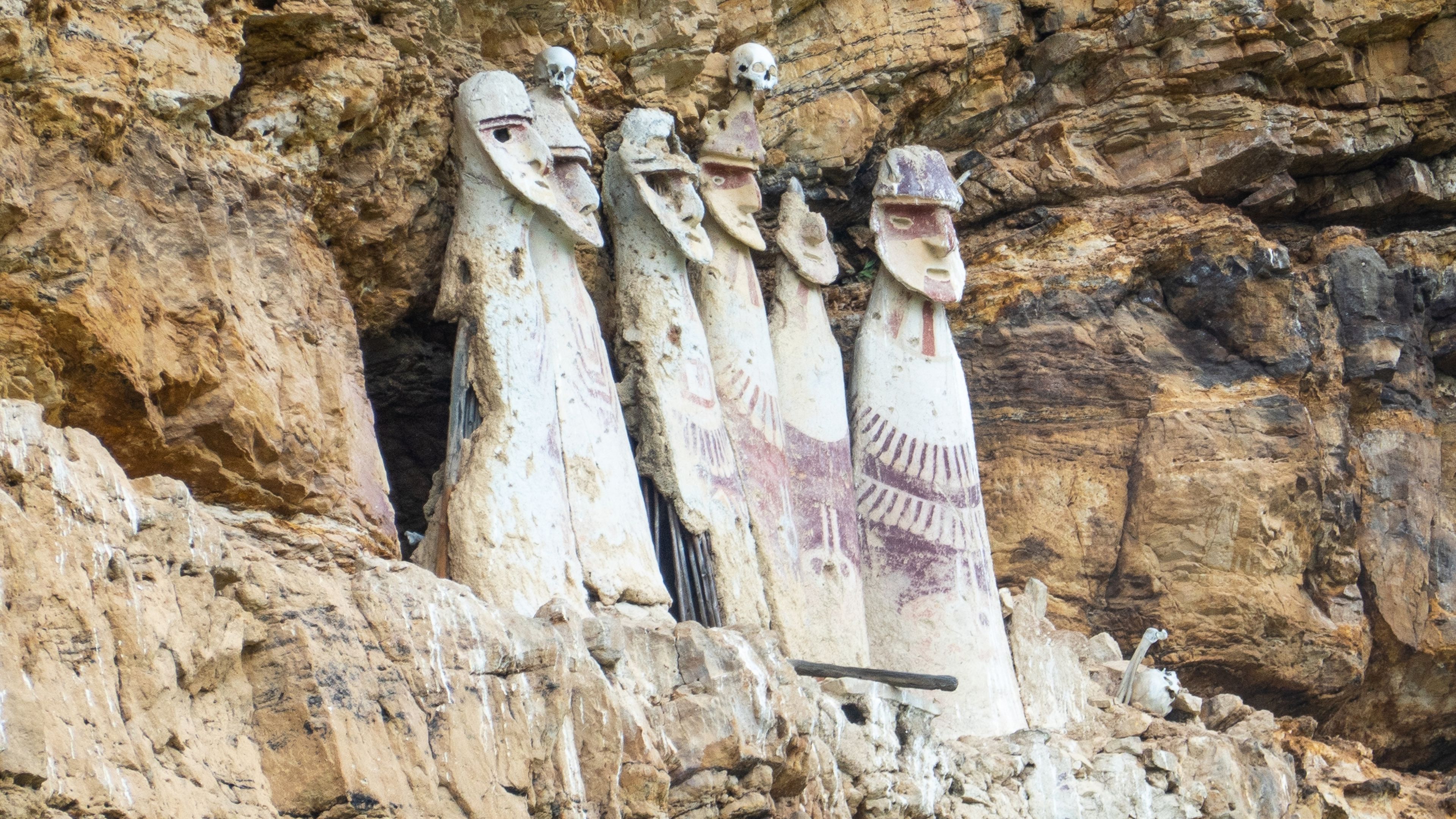 Los sarcófagos estatua de los Guerreros de las Nubes: un misterio de hace 500 años sin resolver