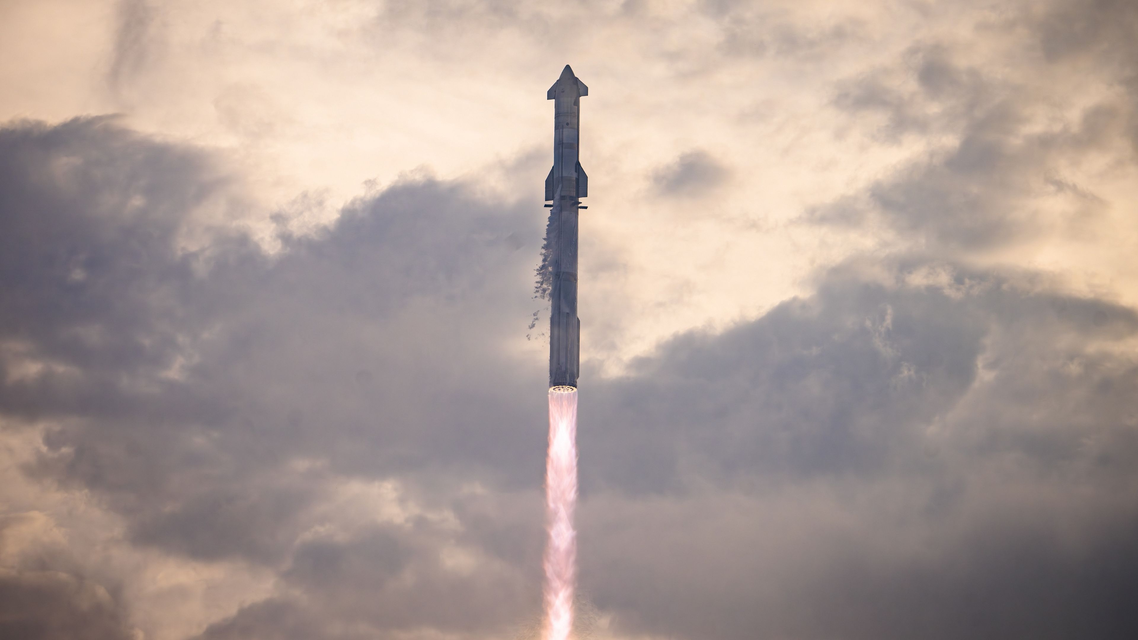 Starship de SpaceX, el cohete que nos llevará a la Luna, despega con éxito, pero se pierde antes de caer al mar