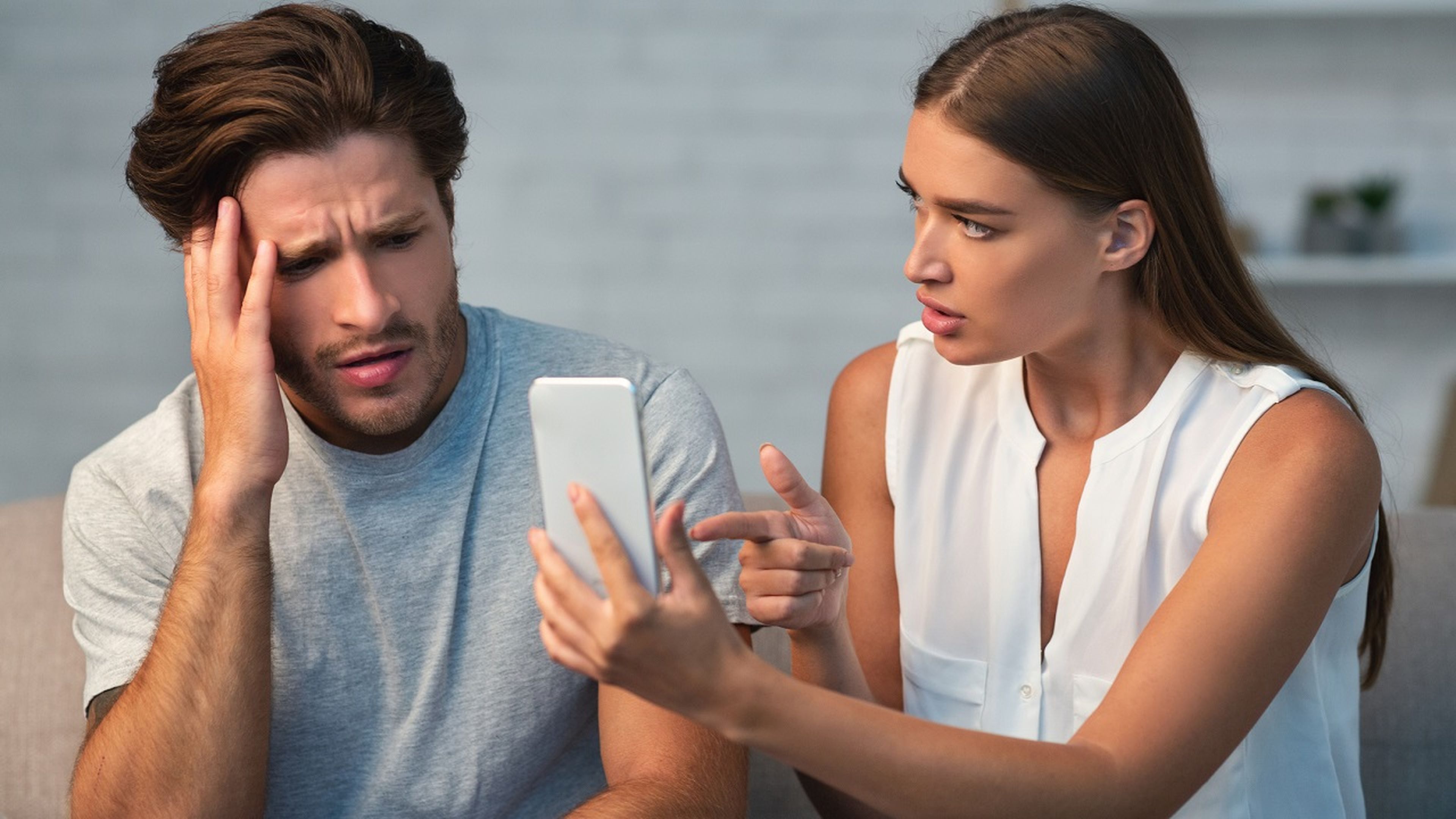 El truco de una tiktoker para saber si tu pareja es infiel: solo necesitas el Wifi