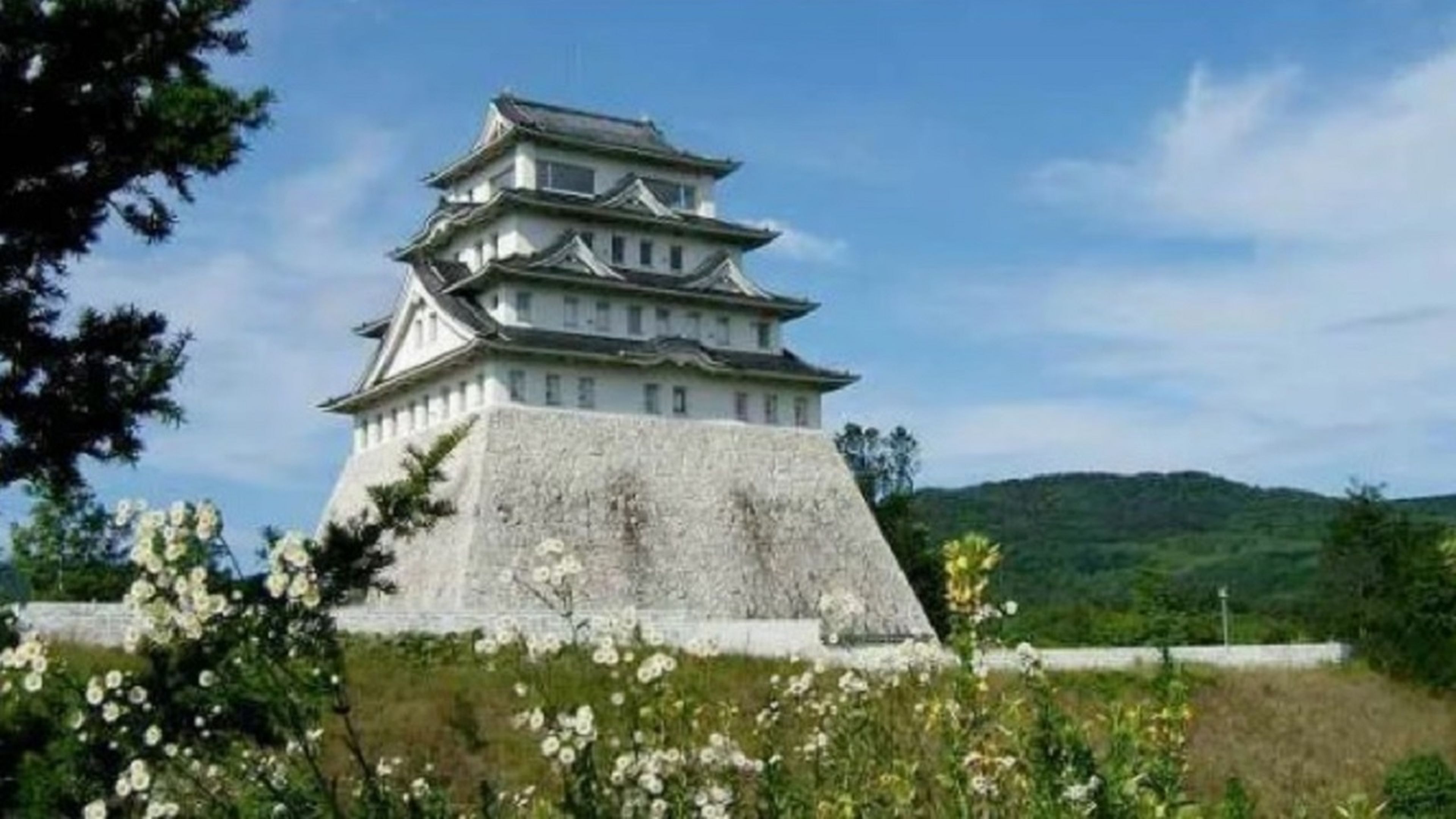 Se vende por 60.000 euros: así es el impresionante castillo japonés que puedes comprar por menos que una casa