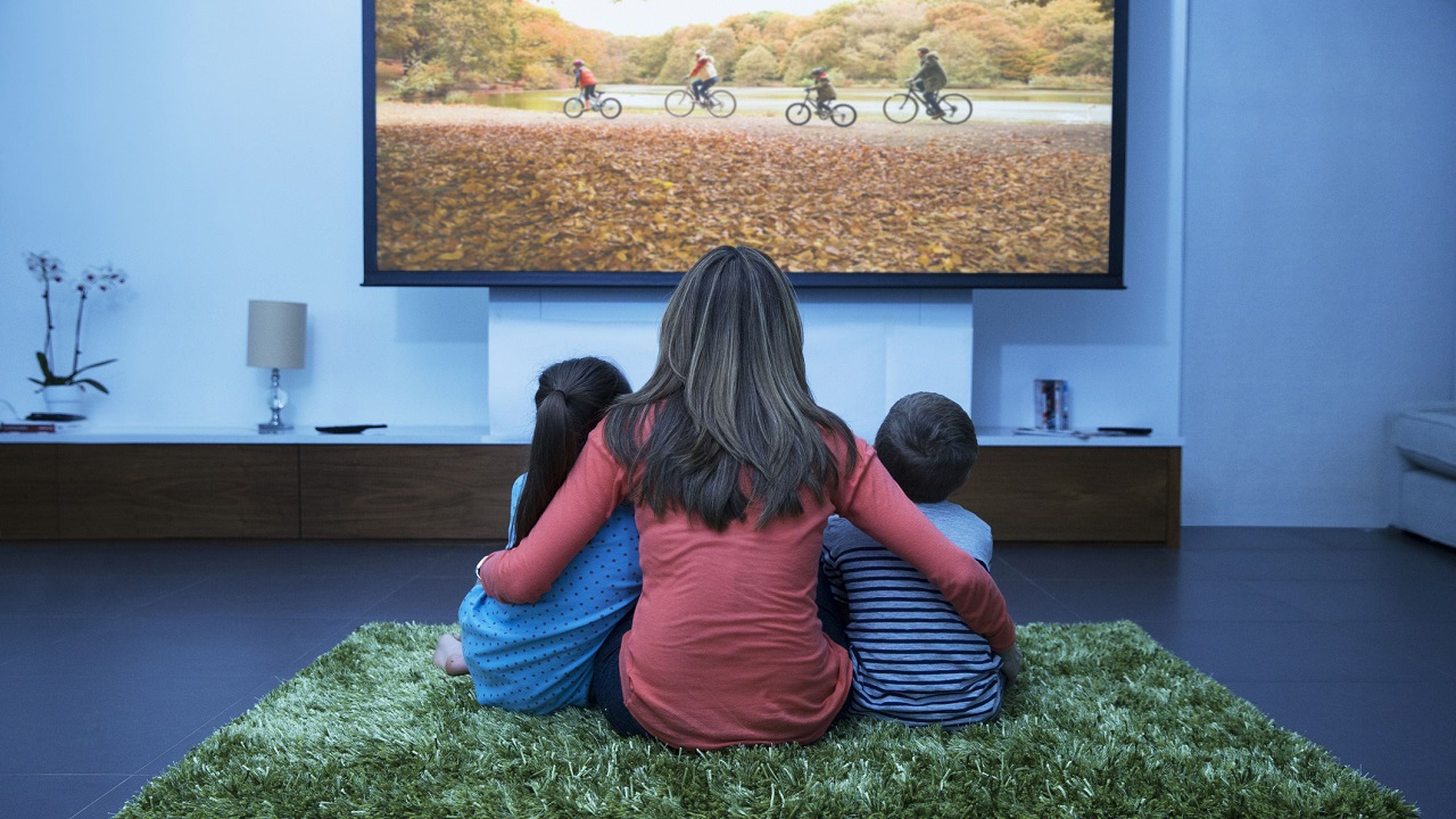 ¿Por qué los niños aún prefieren el televisor al smartphone o la tablet?
