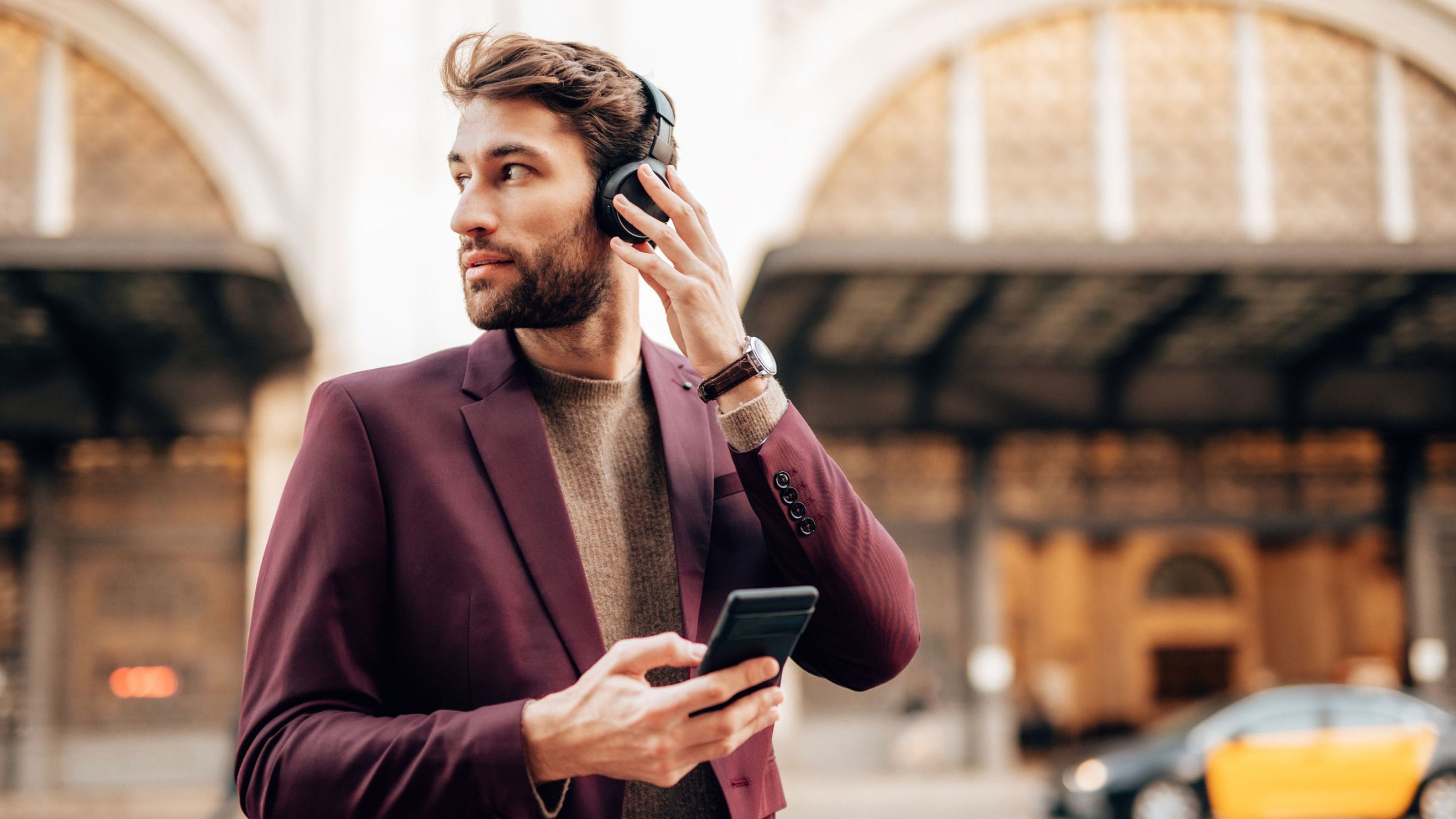 Los auriculares con IA del futuro permitirán escuchar a una persona entre una multitud