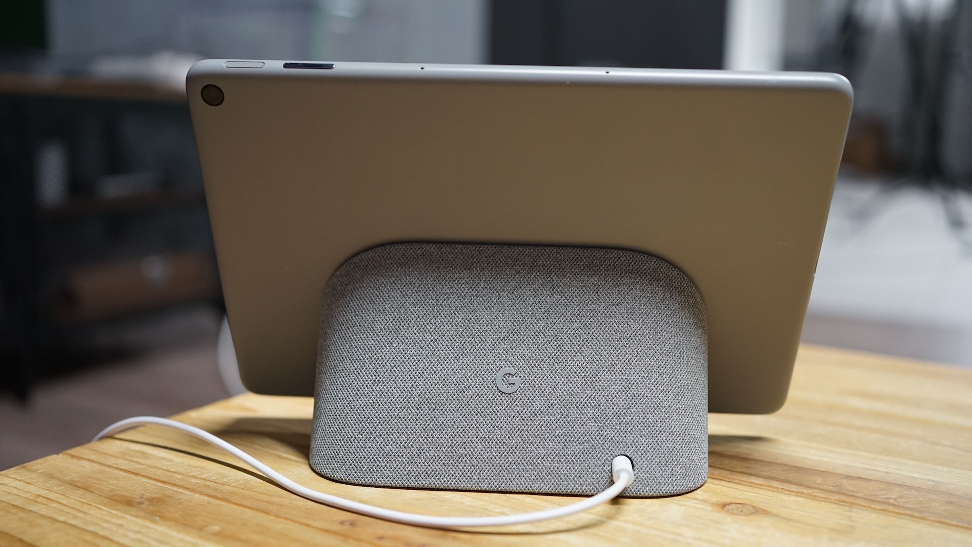 Google Pixel Tablet con base de carga y altavoz