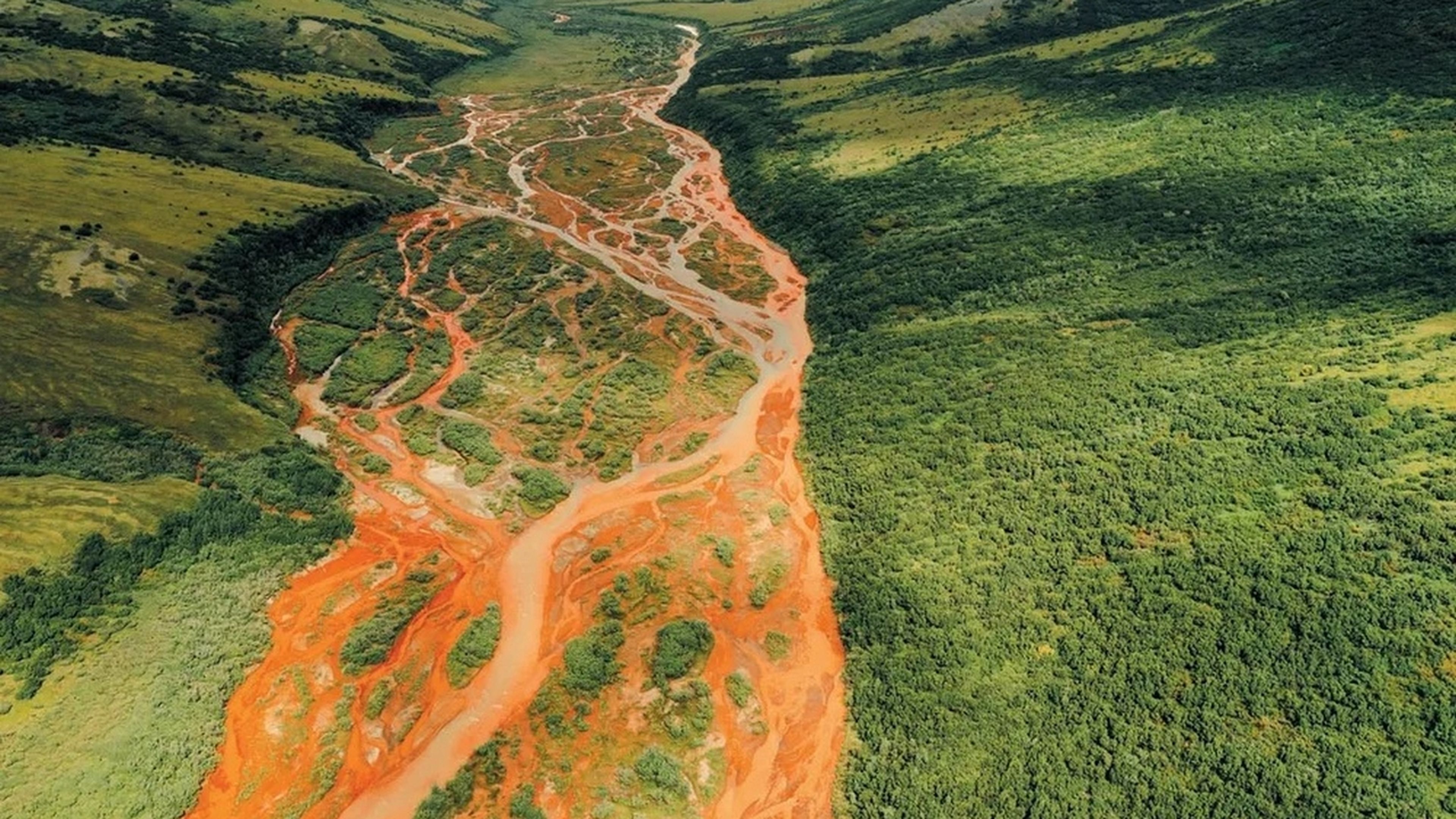 Los ríos cristalinos de Alaska se están volviendo naranjas, por el deshielo del permafrost