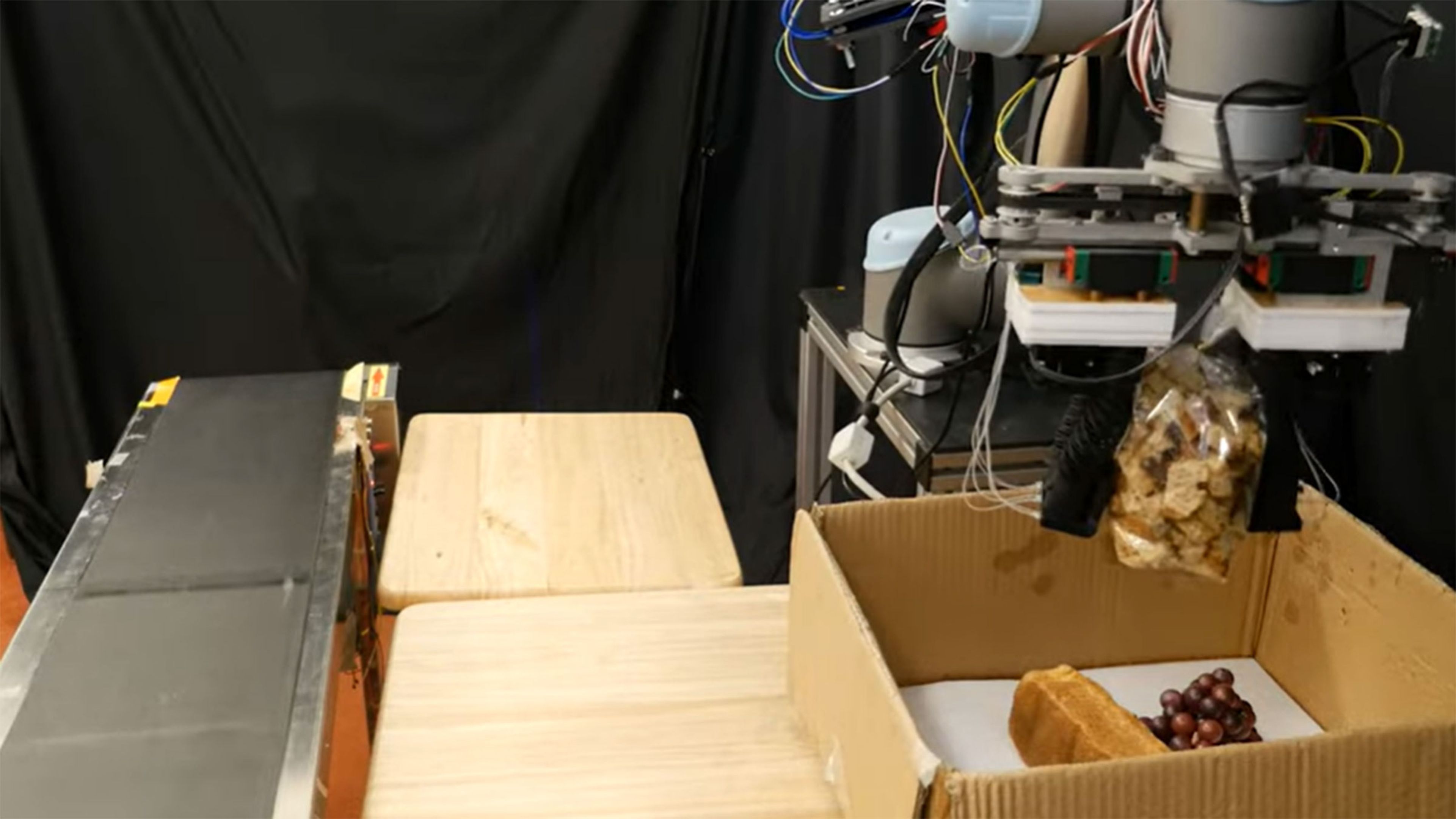Investigadores diseñan un robot para empaquetar tus compras en el supermercado