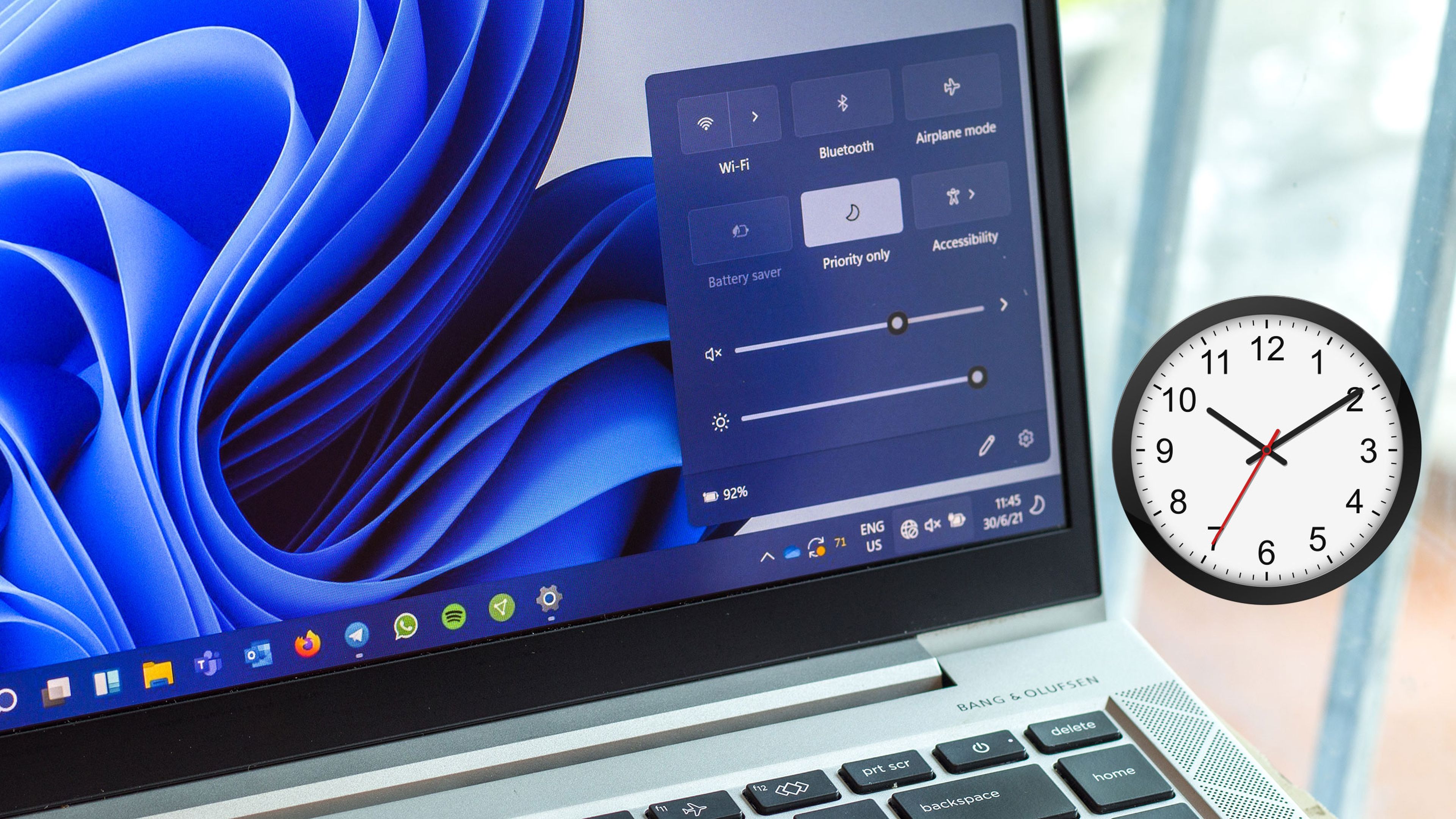 Reloj en la barra de tareas de Windows 11