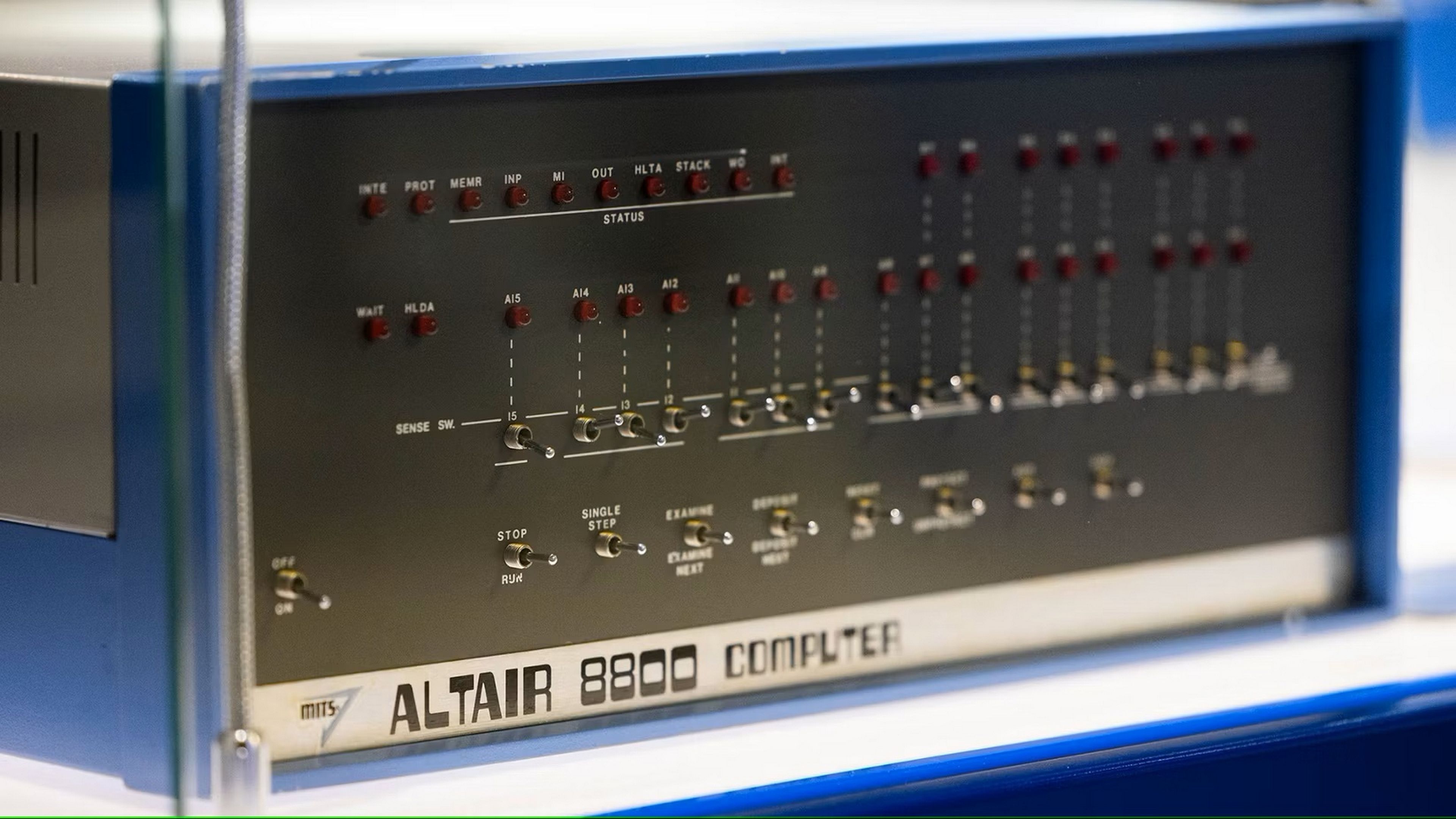 Ordenador Altair 8800 con procesador Intel 8080