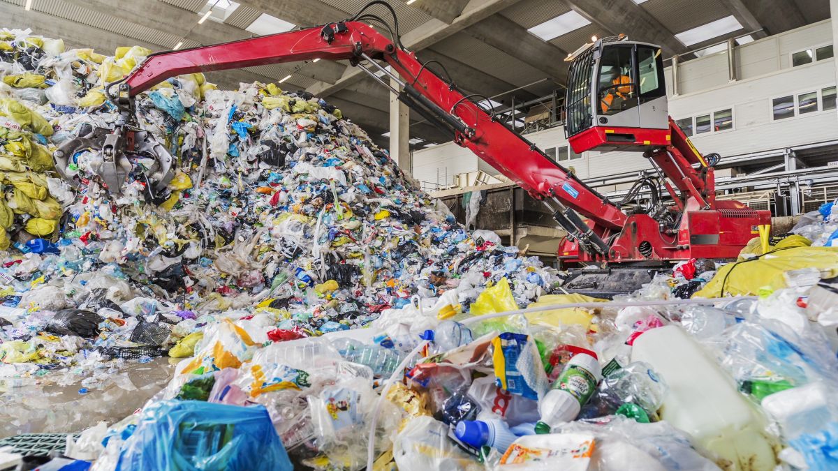 España se suma al club europeo del reciclaje: botellas con fianza a partir de 2026, así funciona