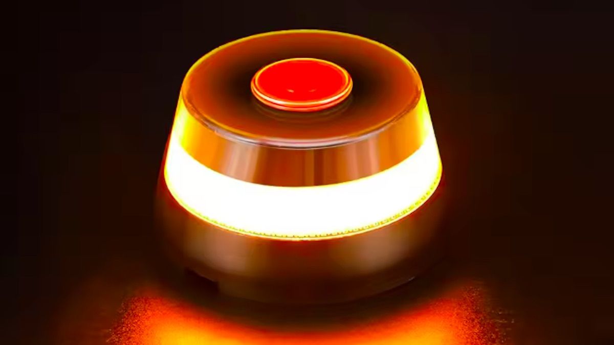 La DGT las hará obligatorias en 2026 y ahora están rebajadas: la luz V16 conectada, por 29 euros