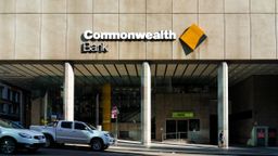 El mayor banco de Australia sustituyó a 45 trabajadores por chatbots, ahora tiene que readmitirlos porque mintió sobre la eficacia de la IA
