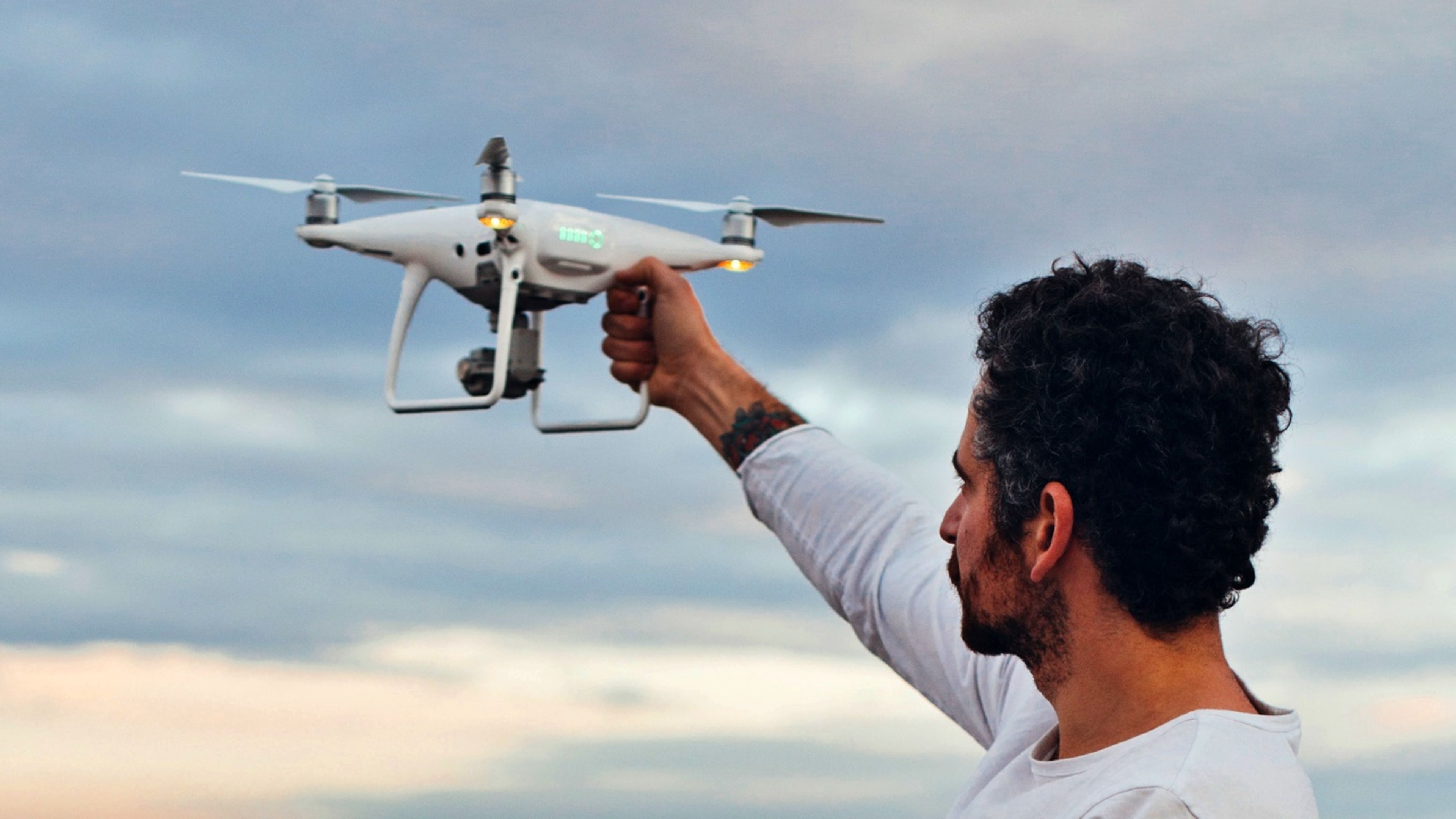 Controlar un dron en el aire