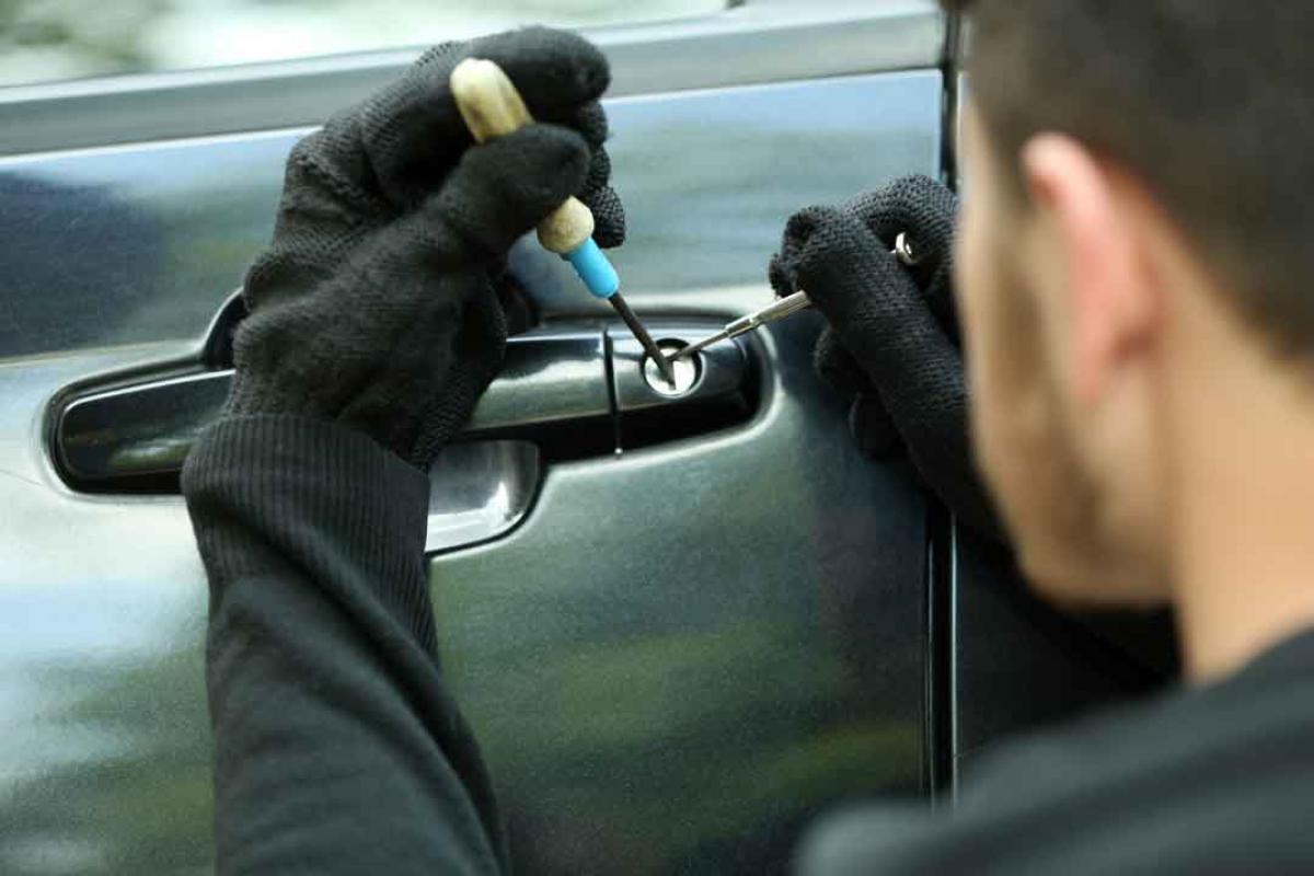 Así consiguen robar los delincuentes cualquier coche (y Así consiguen robar los delincuentes cualquier coche (y