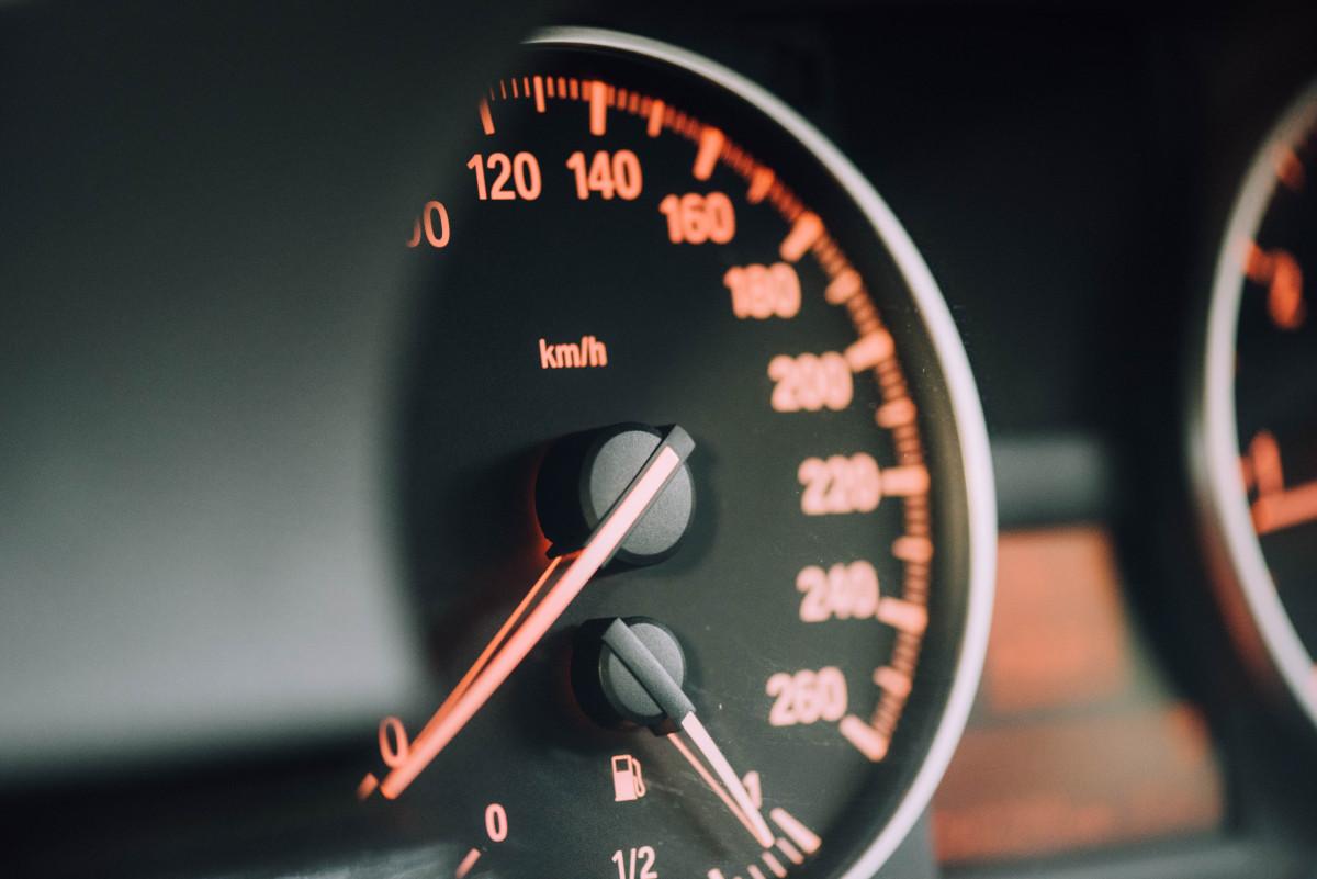 Why do car speedometers reach more than 240 km / h if it is illegal to
