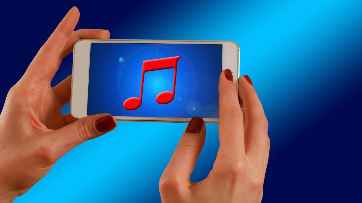 How to organize a party playing synchronized music from all mobiles